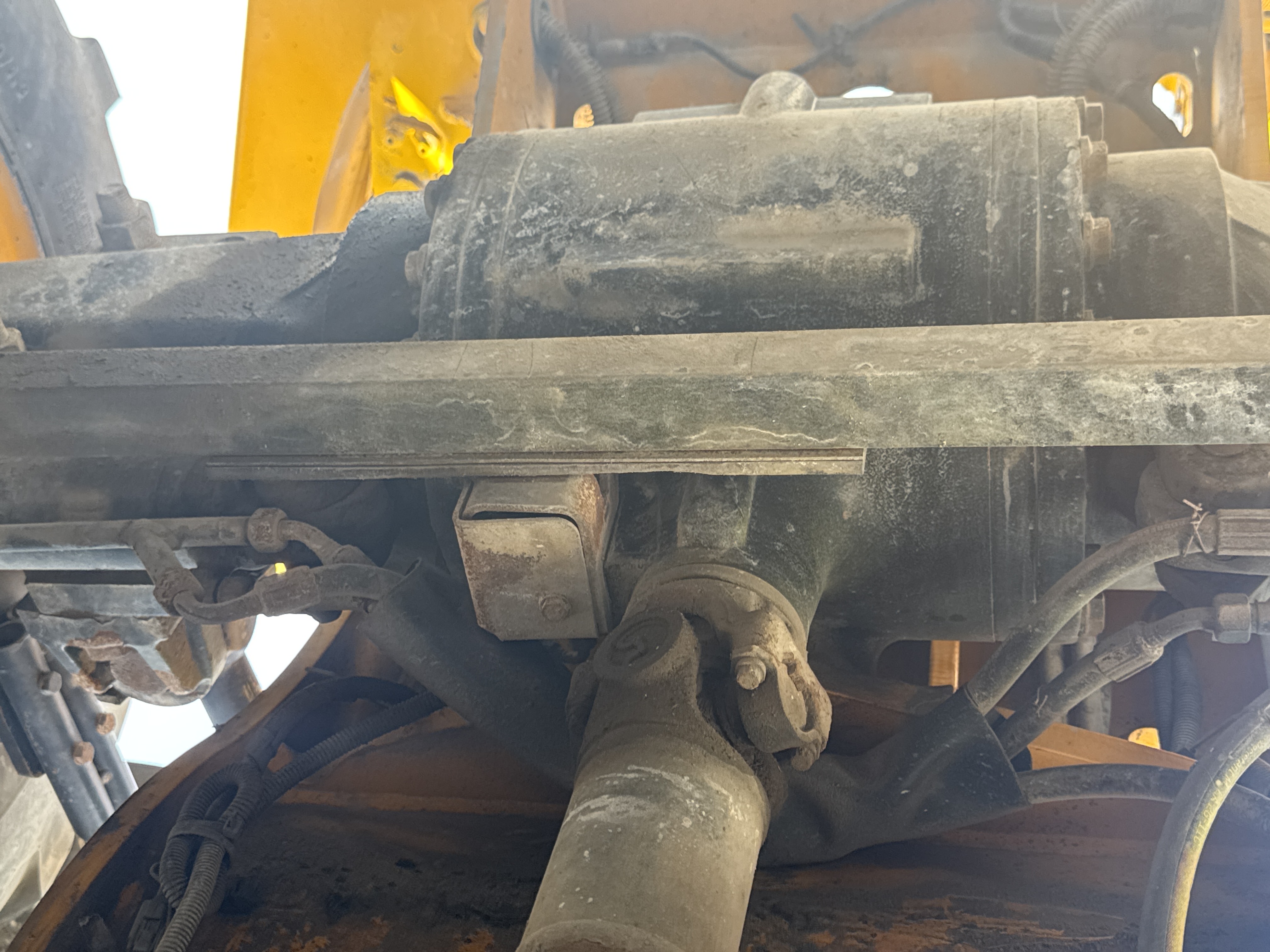 THM-003-JCB-540-170-Telehandlers-inspection-Drive-system-Axle-housing-2