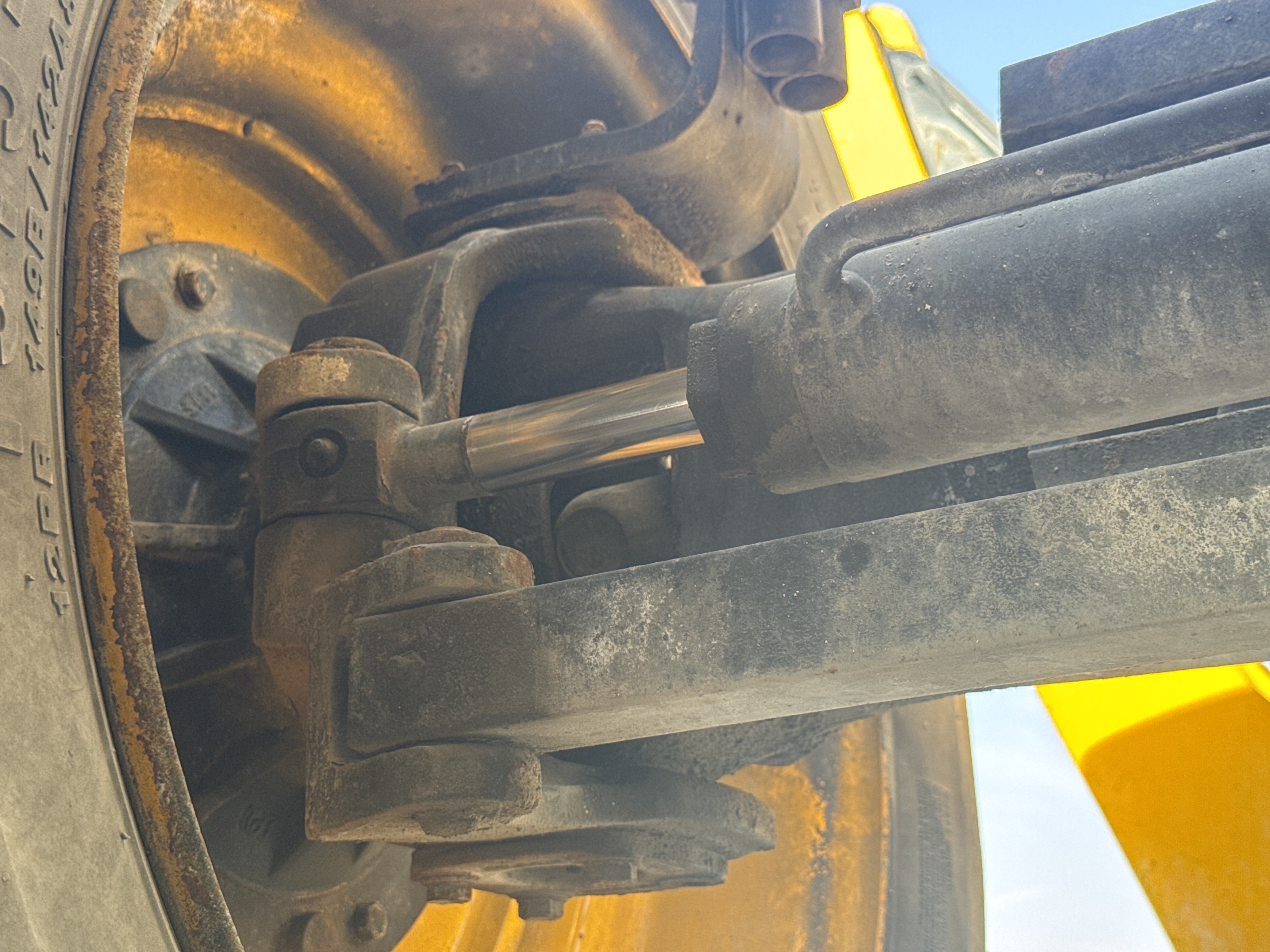 THM-003-JCB-540-170-Telehandlers-inspection-Drive-system-Axle-housing-2