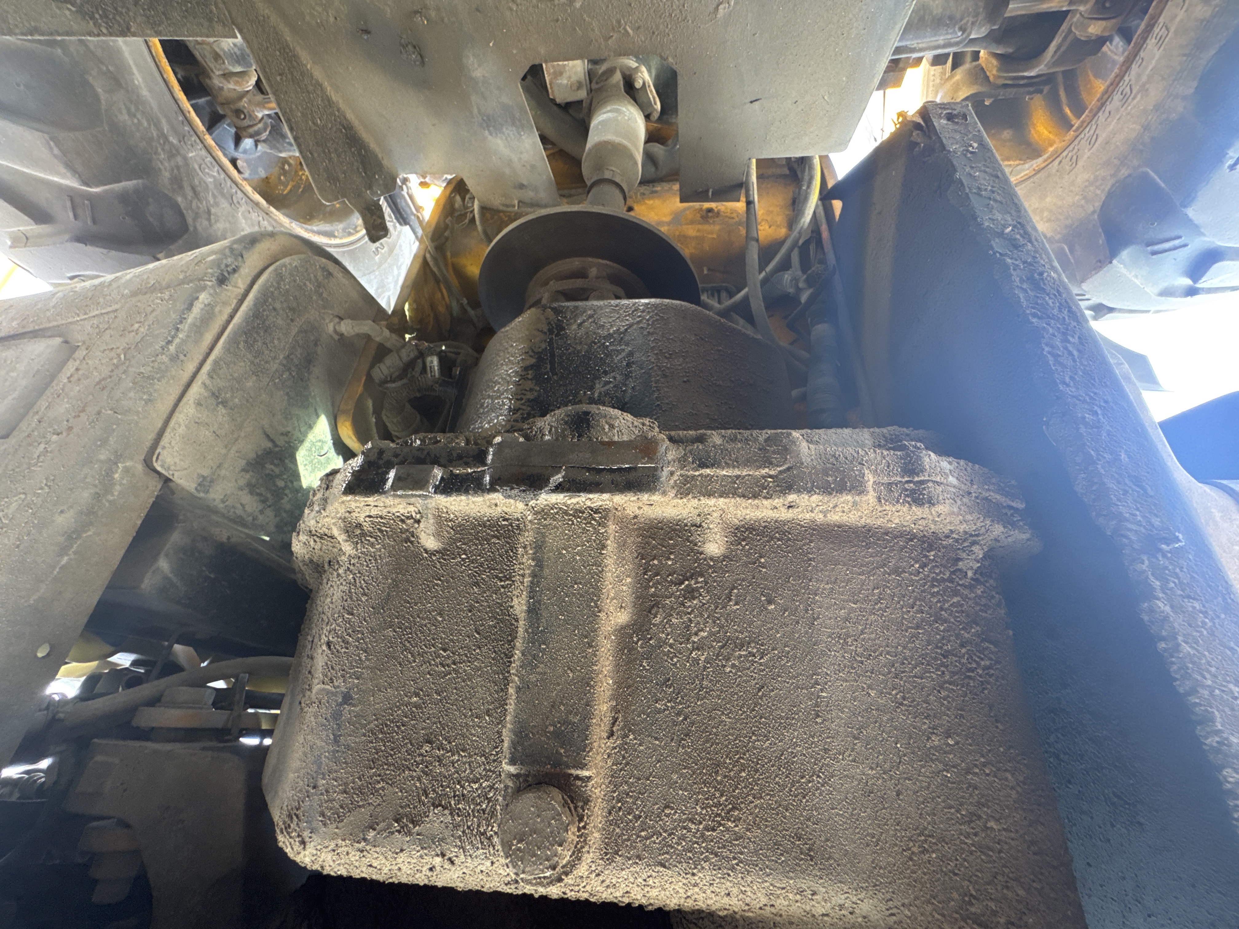 THM-003-JCB-540-170-Telehandlers-inspection-Drive-system-Transmission-case-2