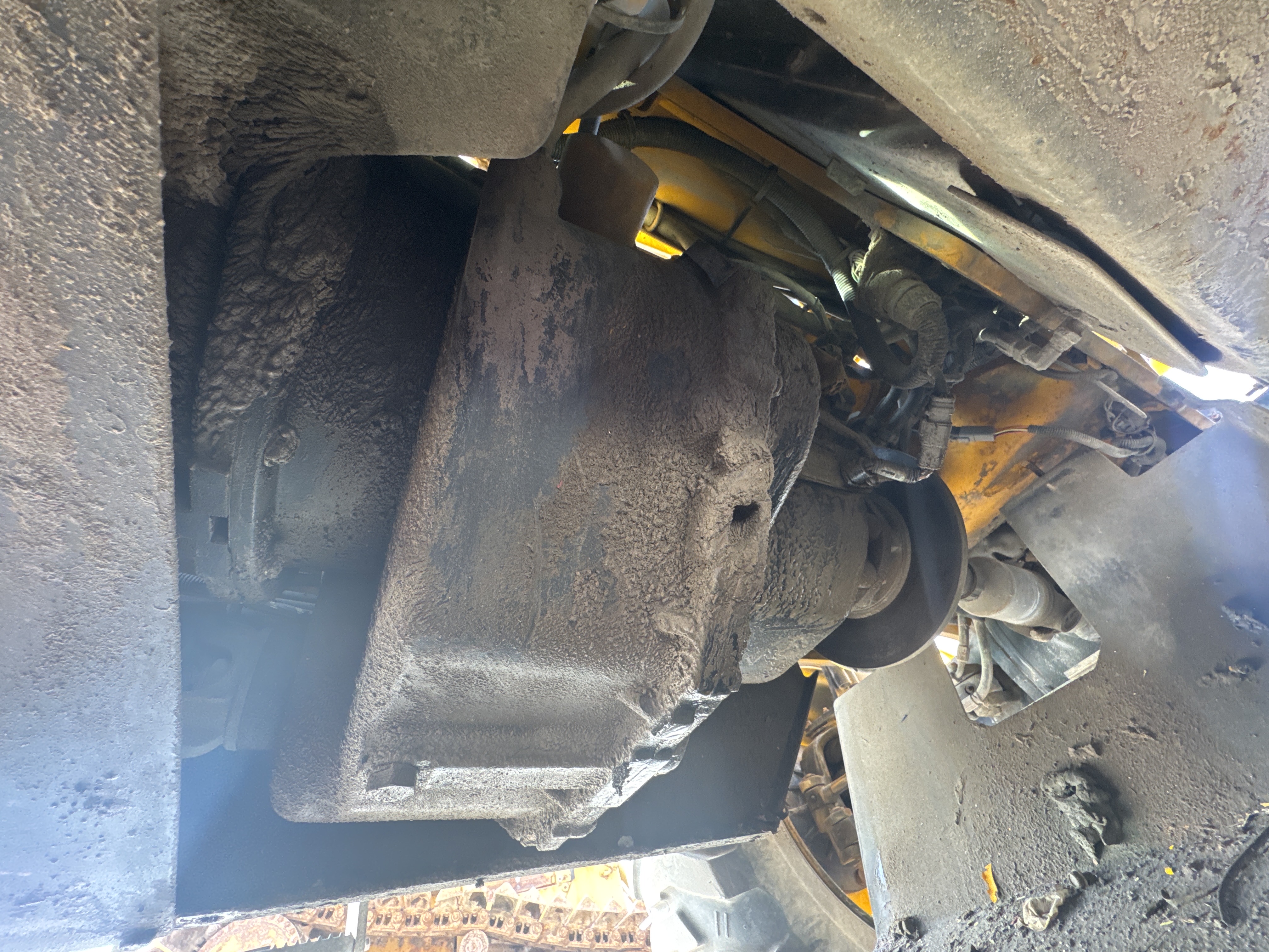 THM-003-JCB-540-170-Telehandlers-inspection-Drive-system-Transmission-case-2