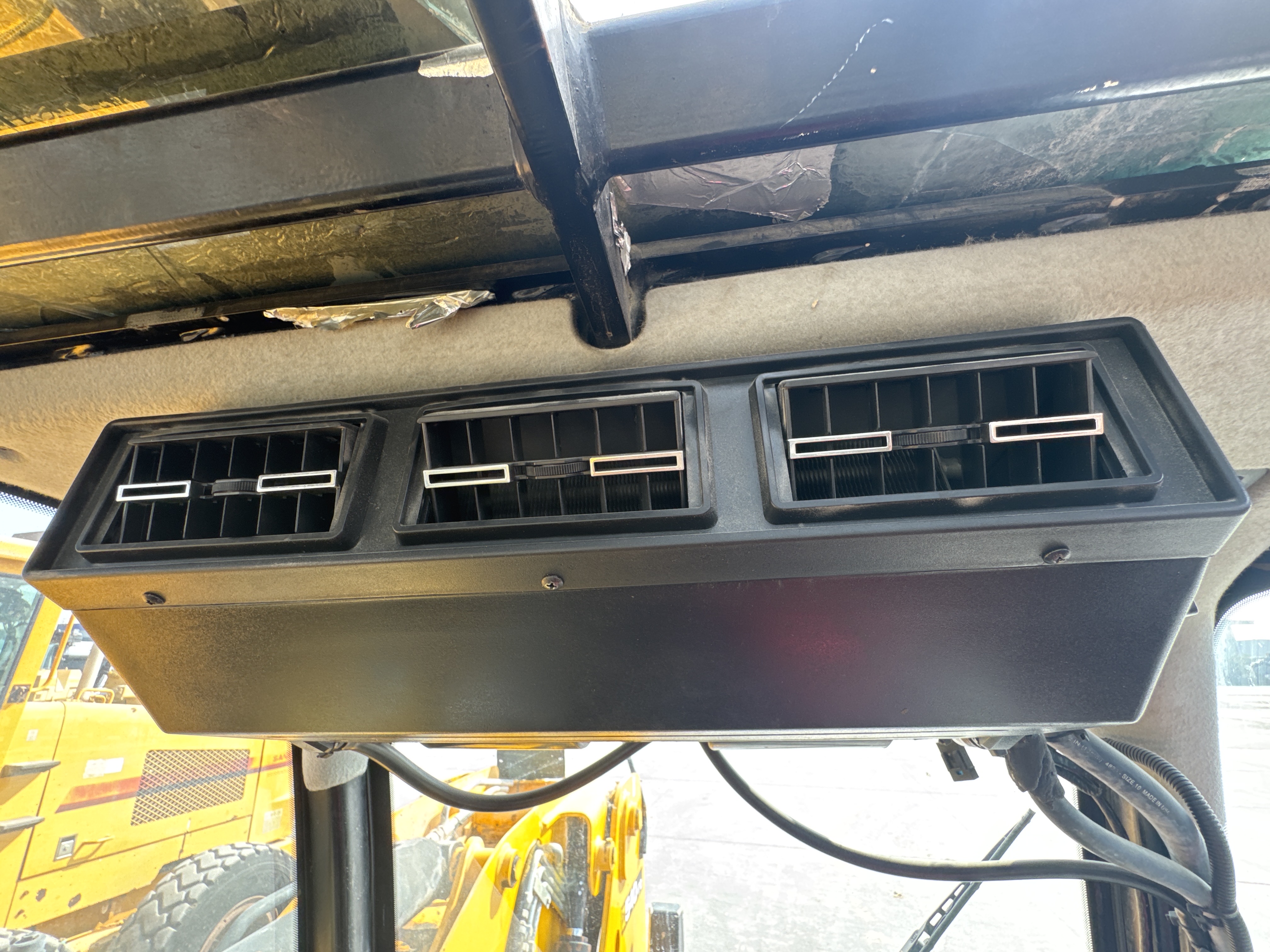 THM-003-JCB-540-170-Telehandlers-inspection-Air-conditioning-Vents-and-air-flow-2