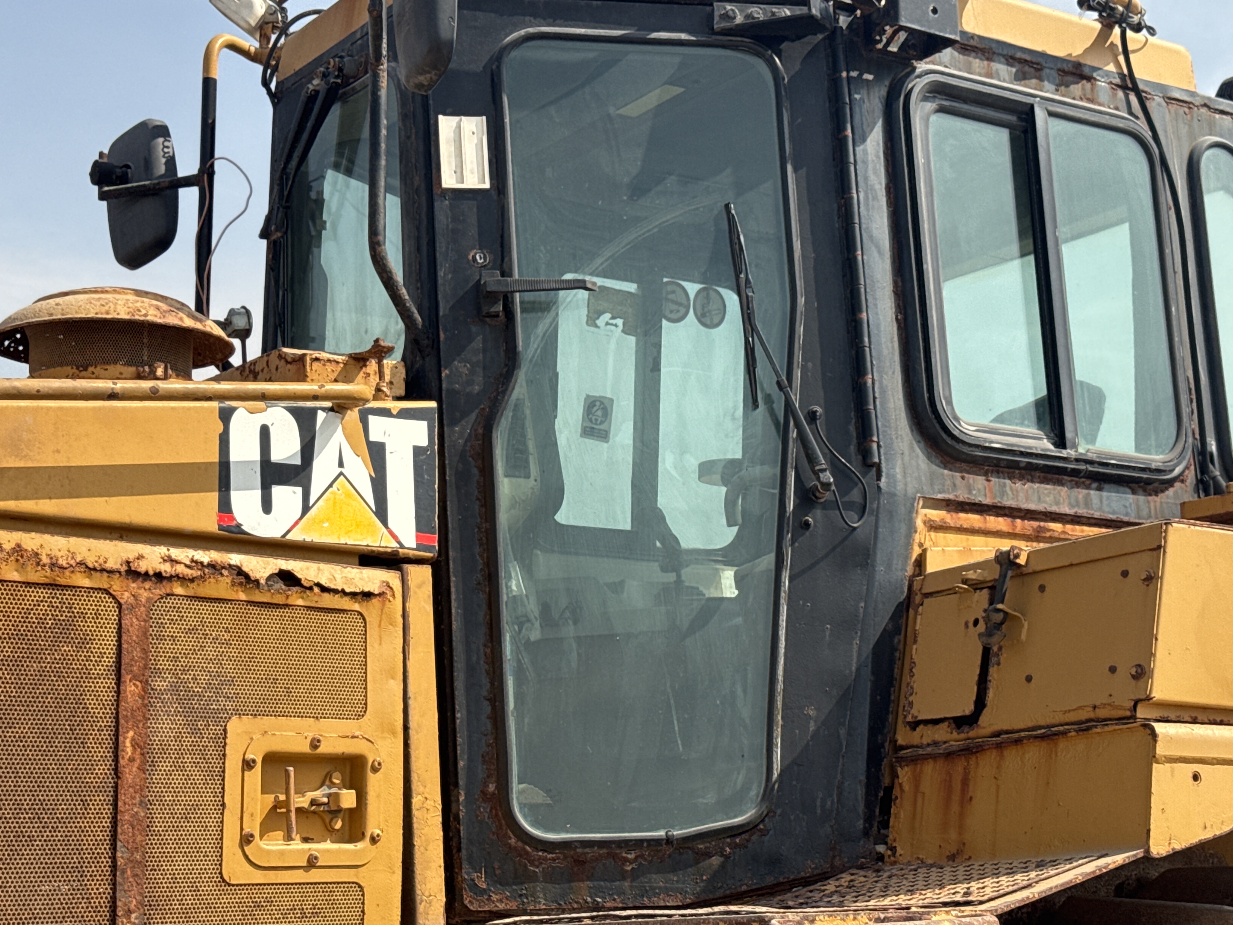 CDB-006-Cat-D6R-LGP-Crawler-dozers-inspection-Structure-Doors-2
