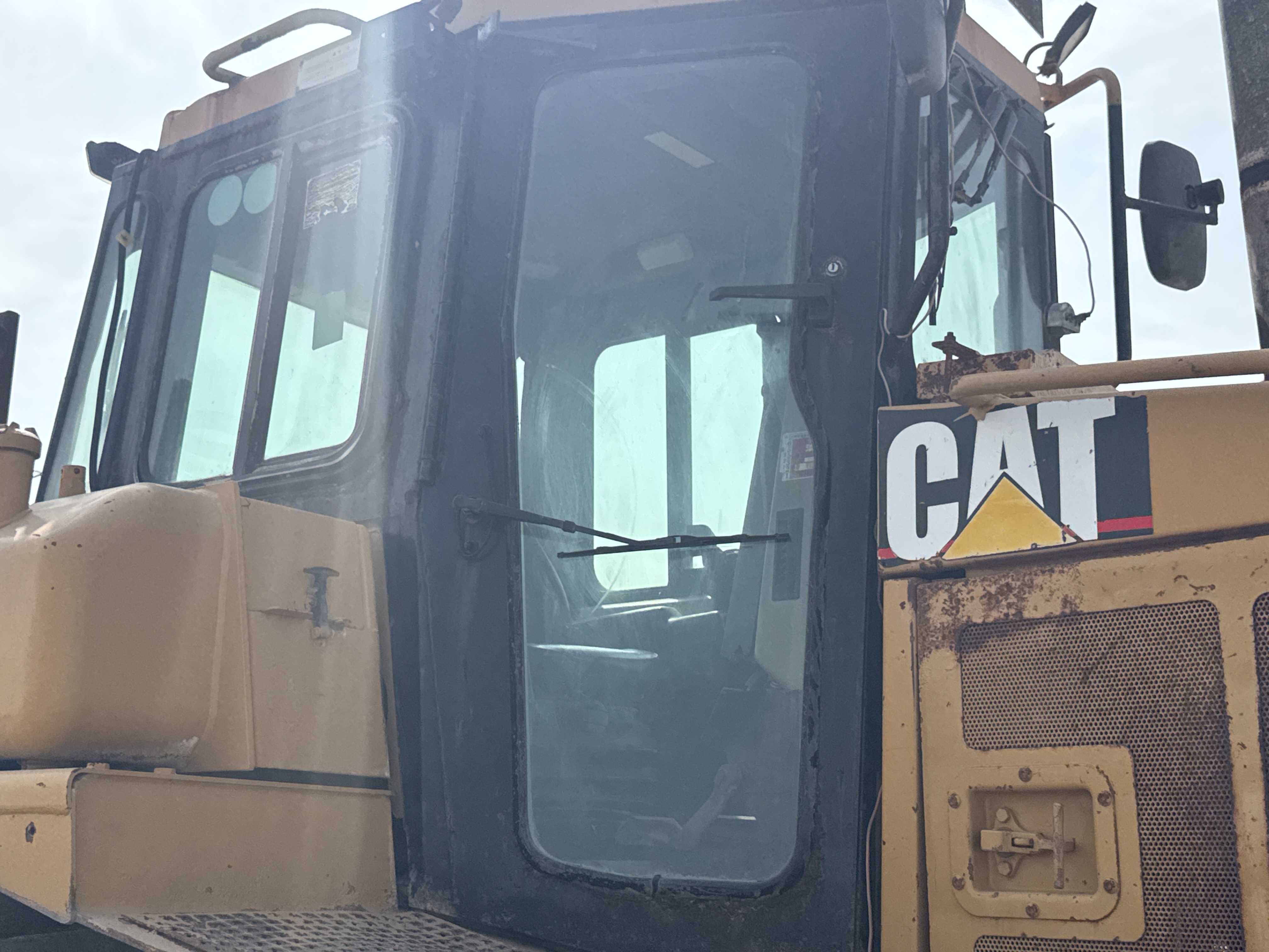 CDB-006-Cat-D6R-LGP-Crawler-dozers-inspection-Structure-Doors-2