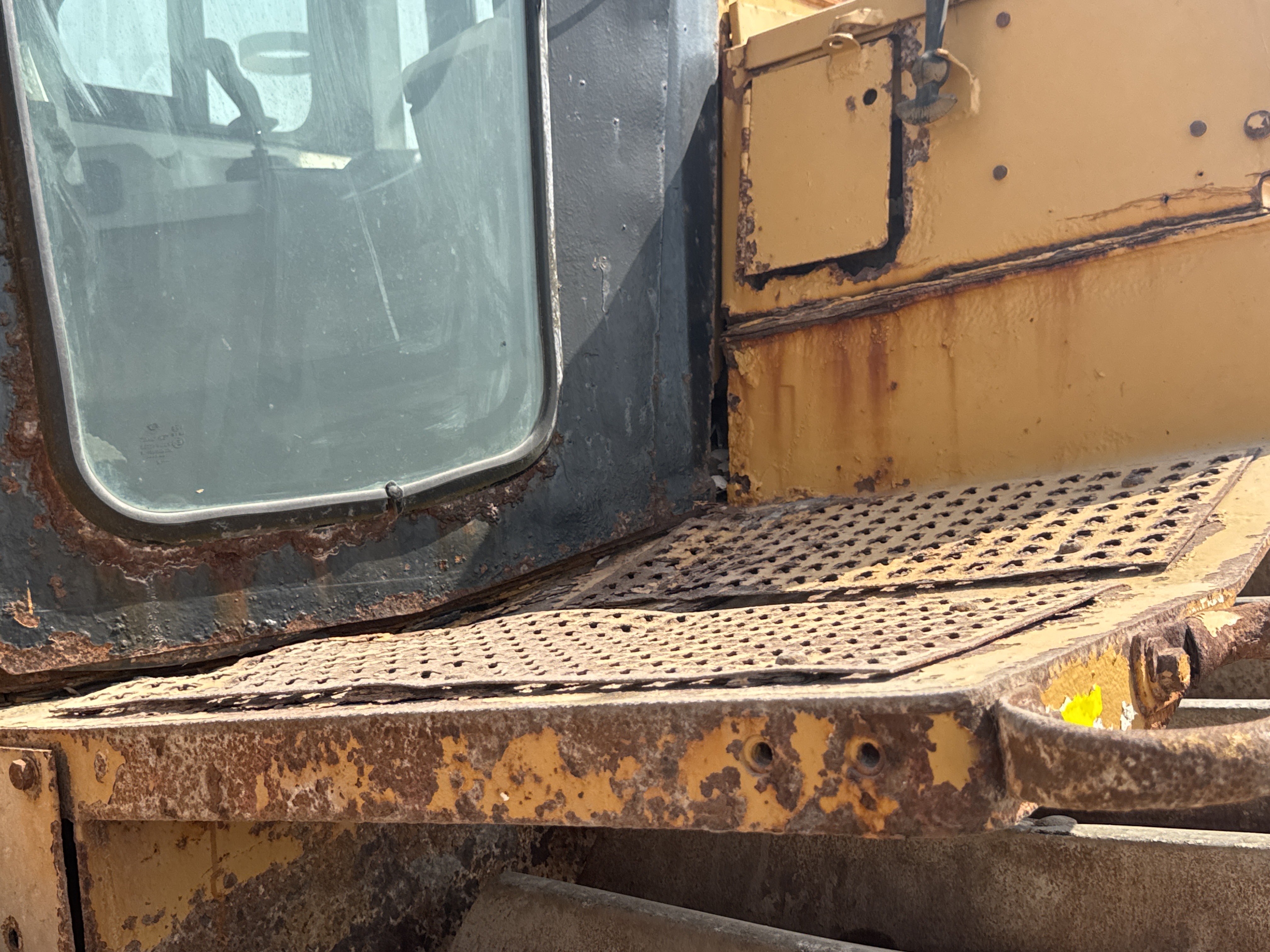 CDB-006-Cat-D6R-LGP-Crawler-dozers-inspection-Structure-Steps/ladders-2