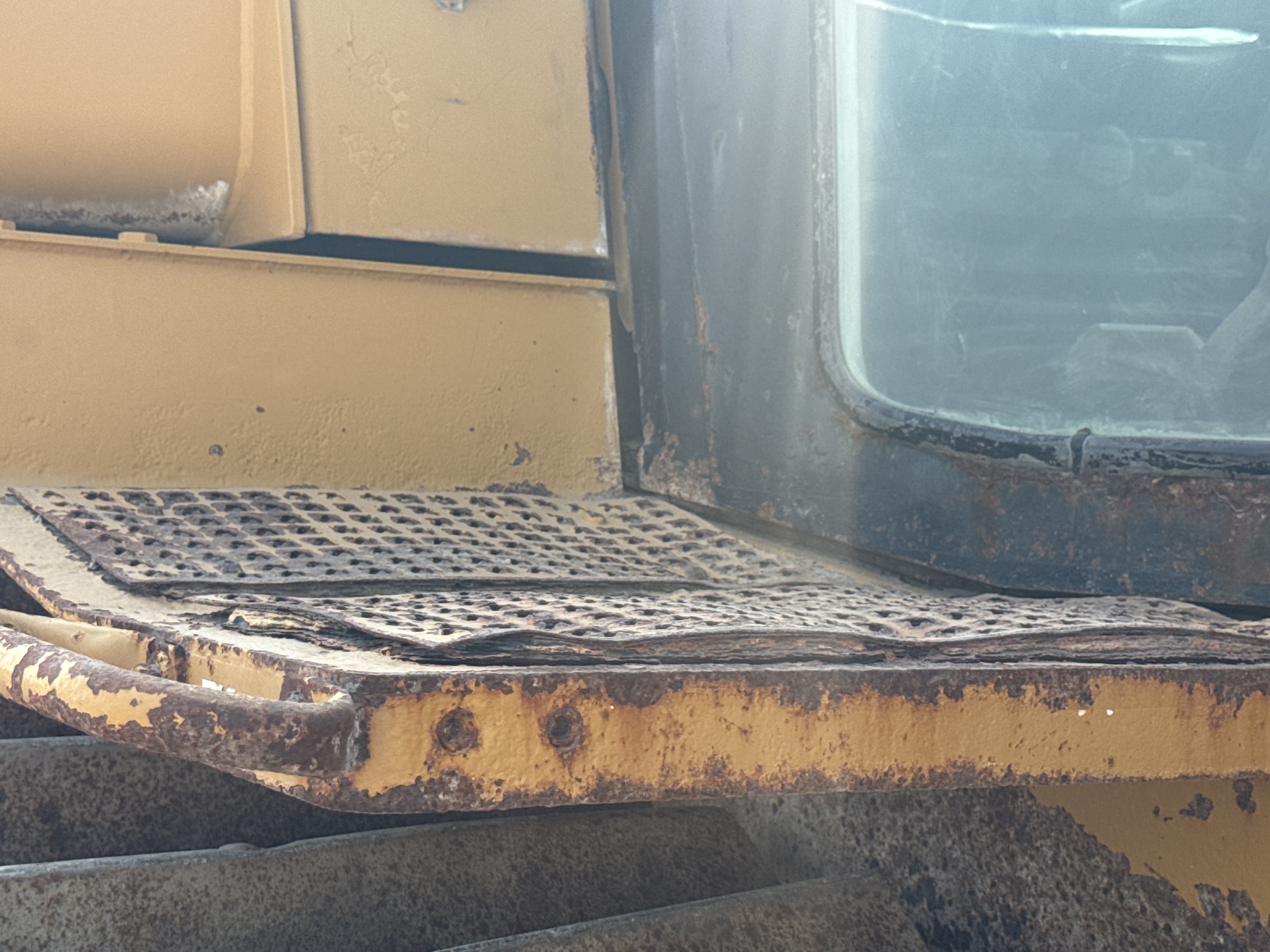 CDB-006-Cat-D6R-LGP-Crawler-dozers-inspection-Structure-Steps/ladders-2