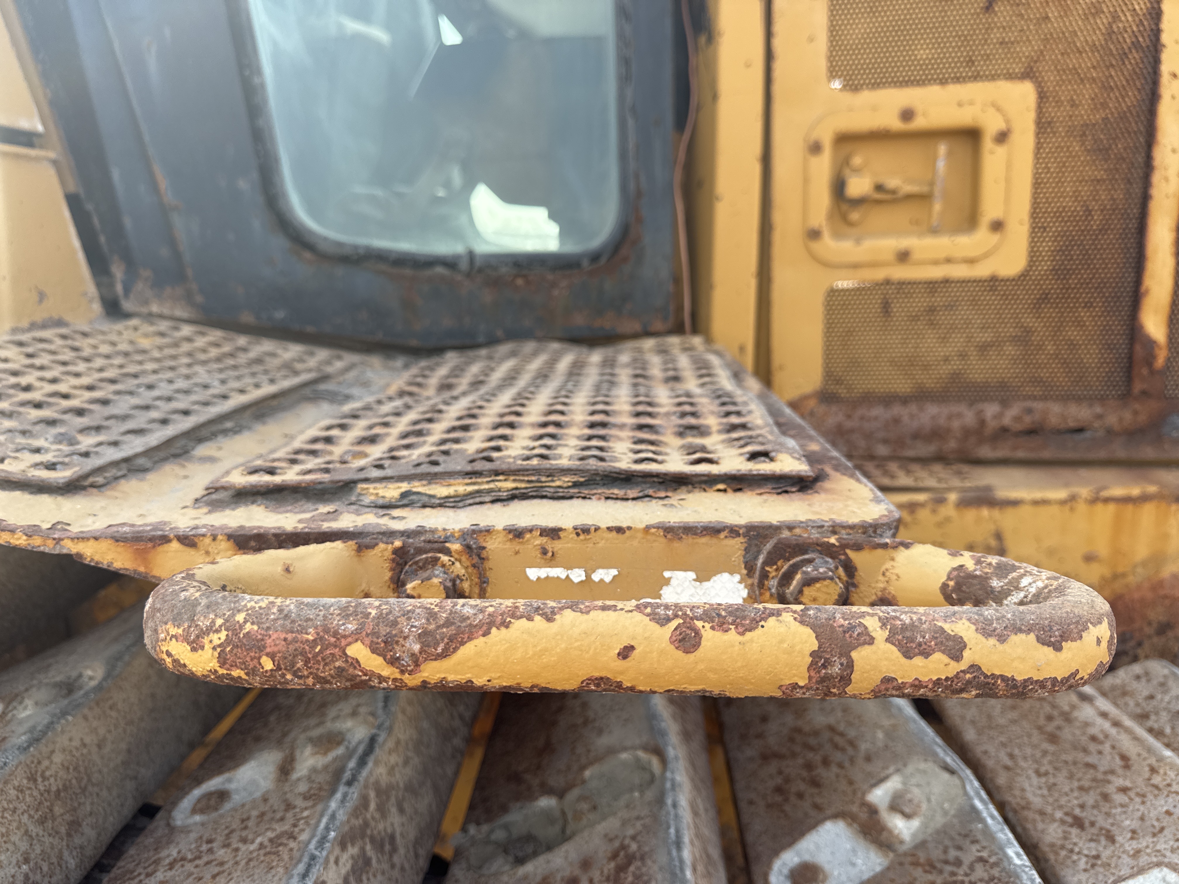 CDB-006-Cat-D6R-LGP-Crawler-dozers-inspection-Structure-Handrails-2