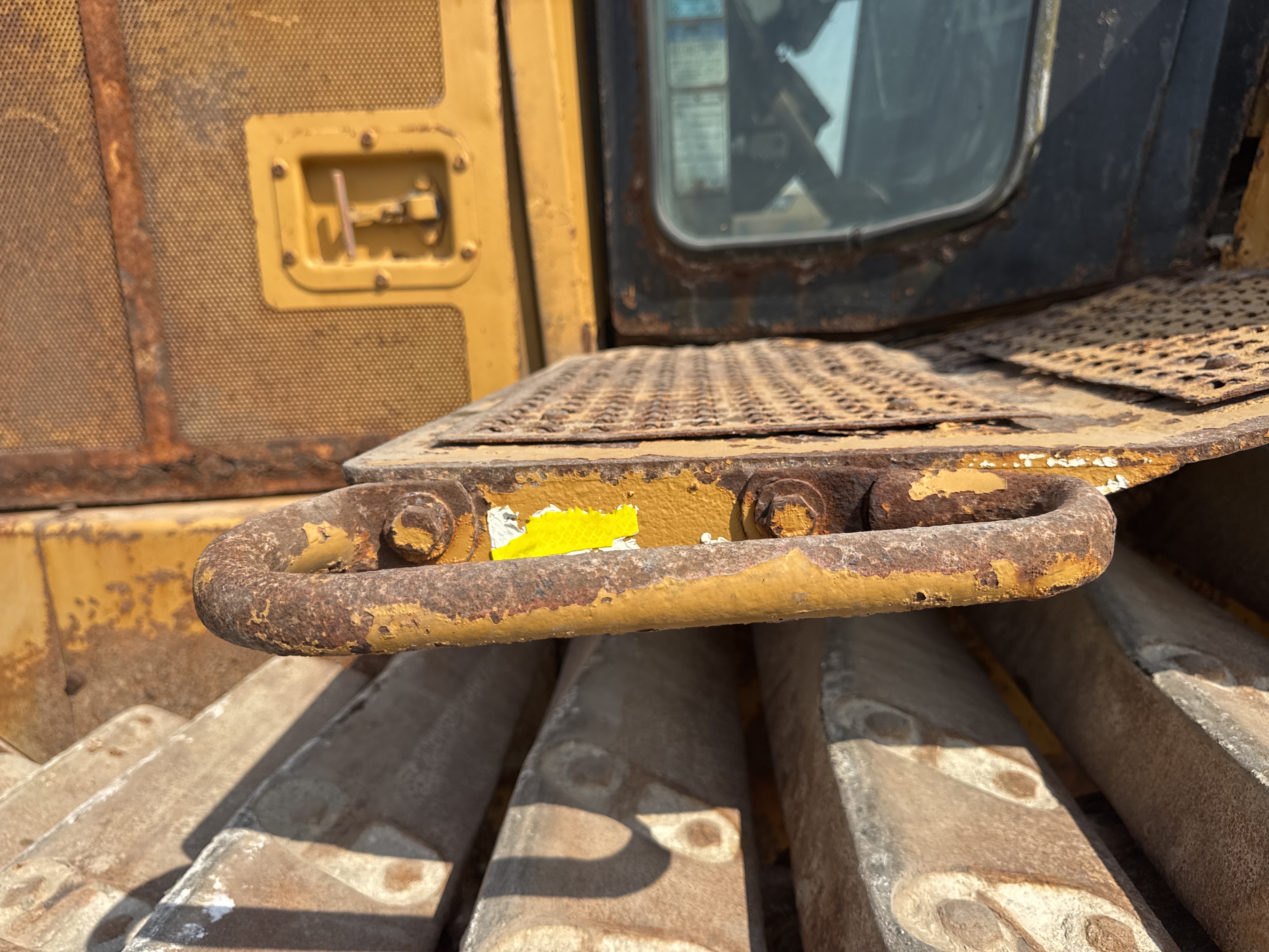 CDB-006-Cat-D6R-LGP-Crawler-dozers-inspection-Structure-Handrails-2