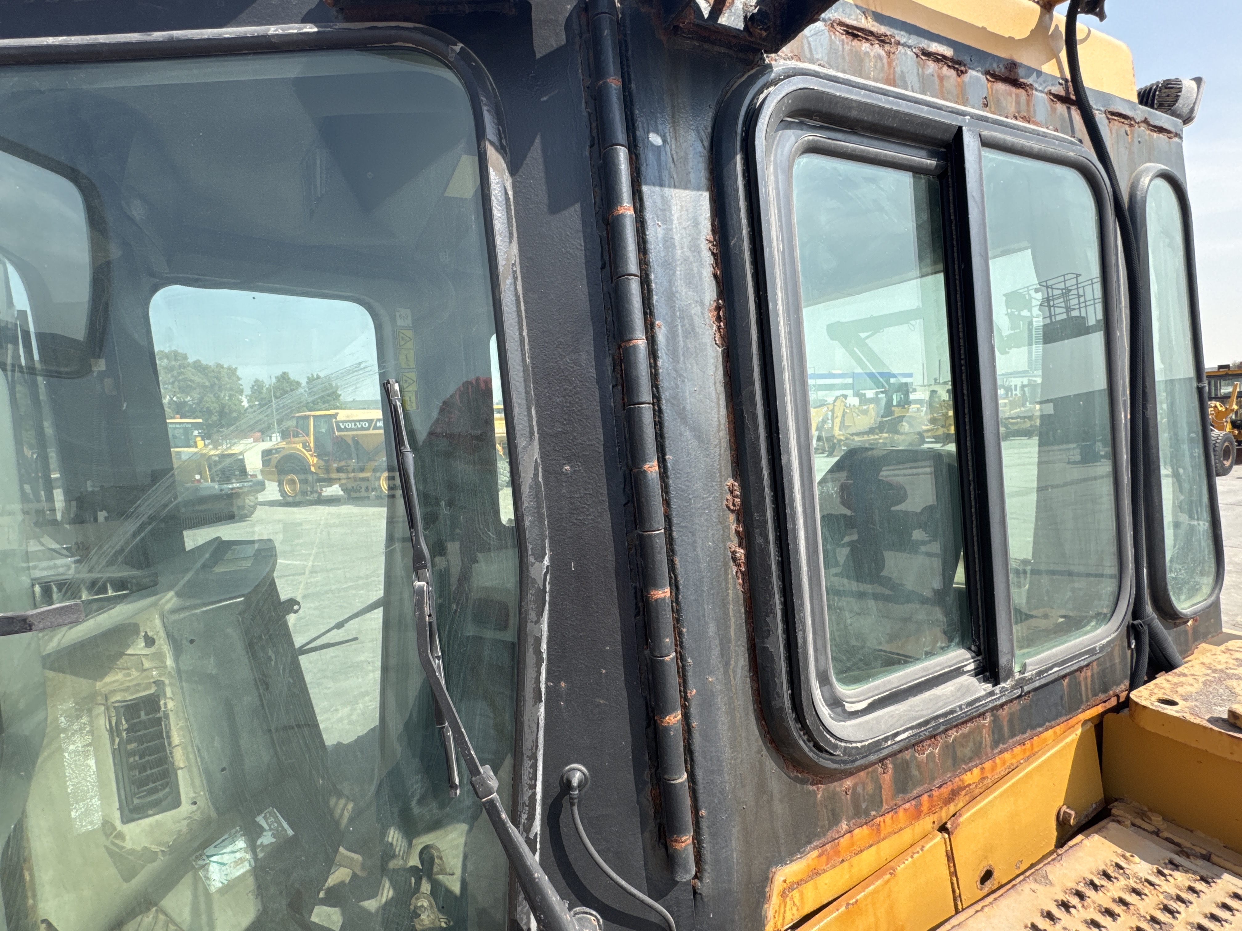 CDB-006-Cat-D6R-LGP-Crawler-dozers-inspection-Structure-Doors-4