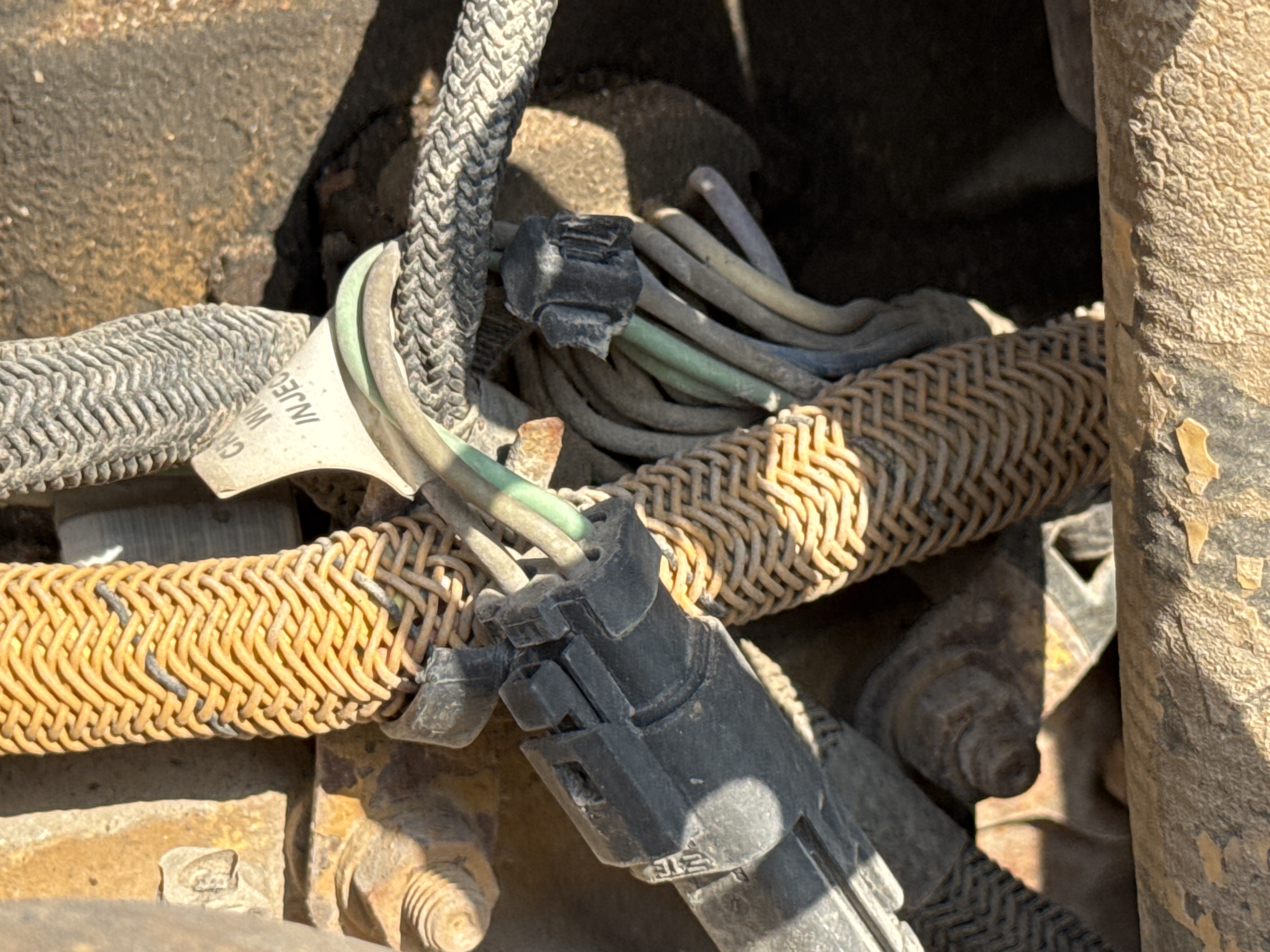 CDB-006-Cat-D6R-LGP-Crawler-dozers-inspection-Electronics-Main-harness-2