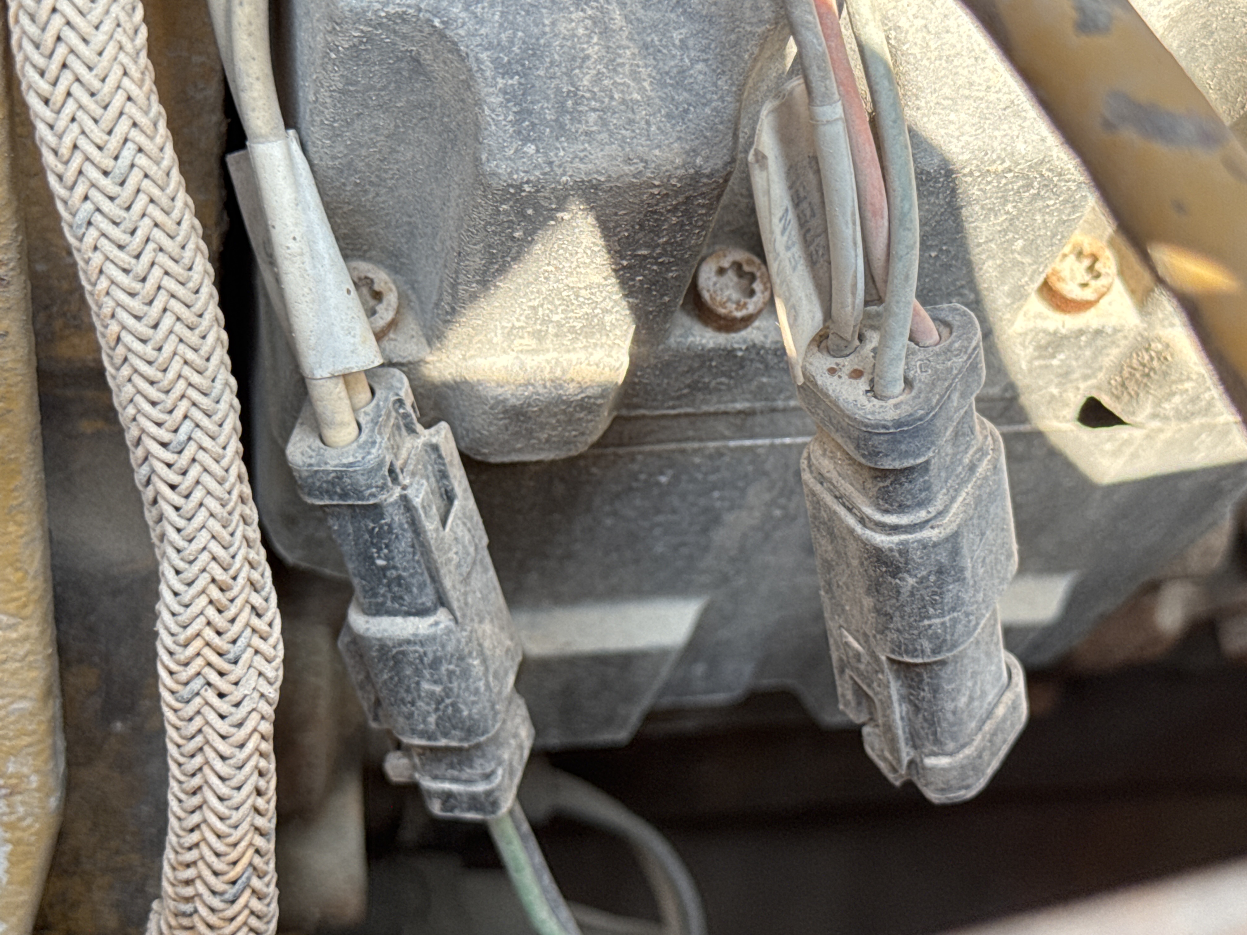 CDB-006-Cat-D6R-LGP-Crawler-dozers-inspection-Electronics-Main-harness-2