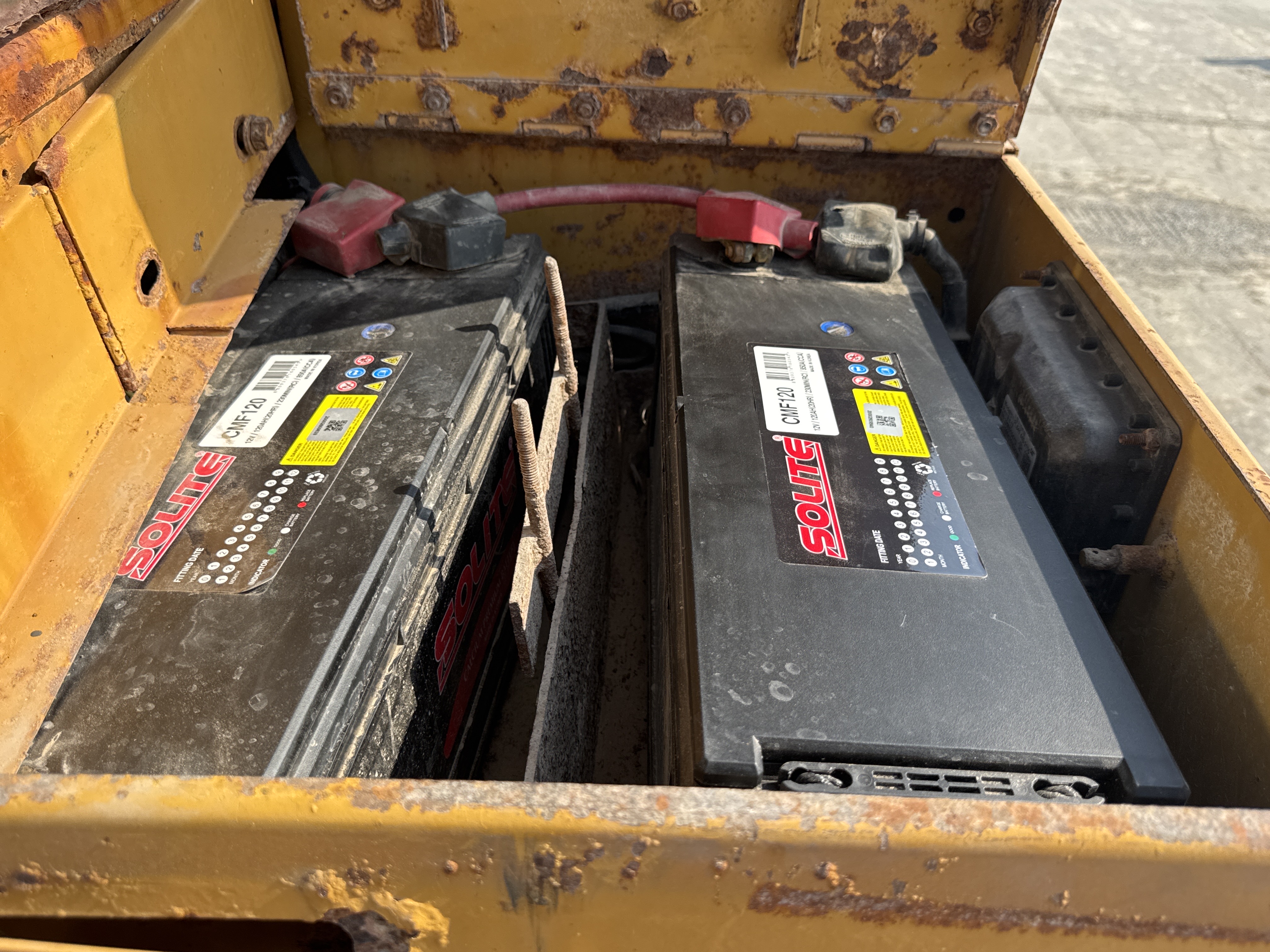 CDB-006-Cat-D6R-LGP-Crawler-dozers-inspection-Electronics-Battery-2