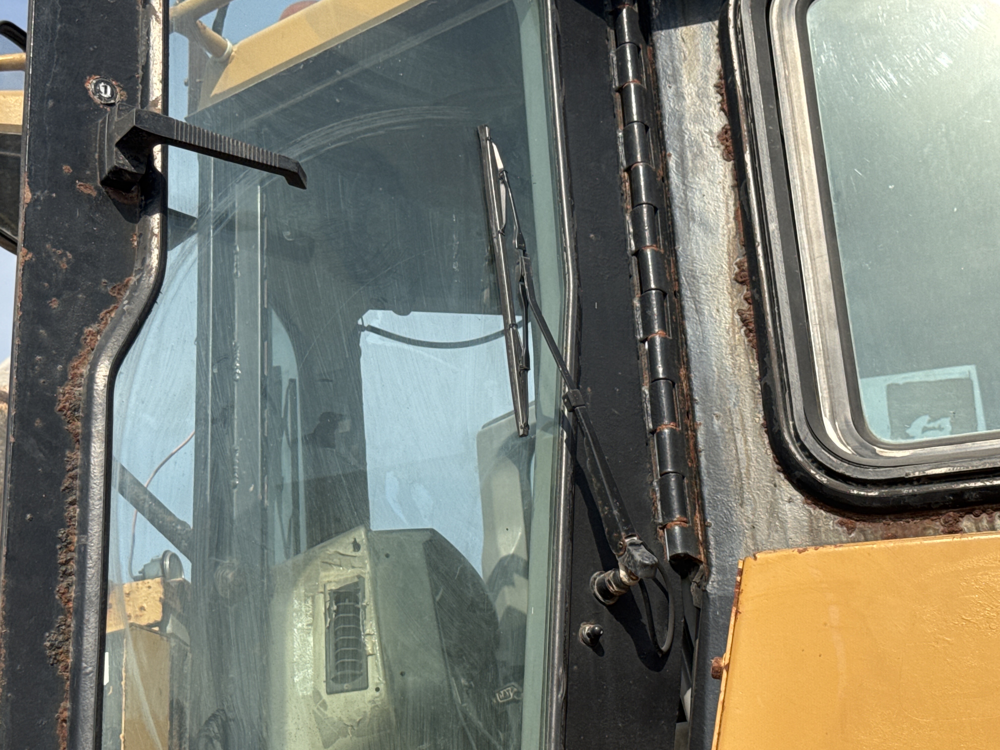 CDB-006-Cat-D6R-LGP-Crawler-dozers-inspection-Electronics-Wipers-2
