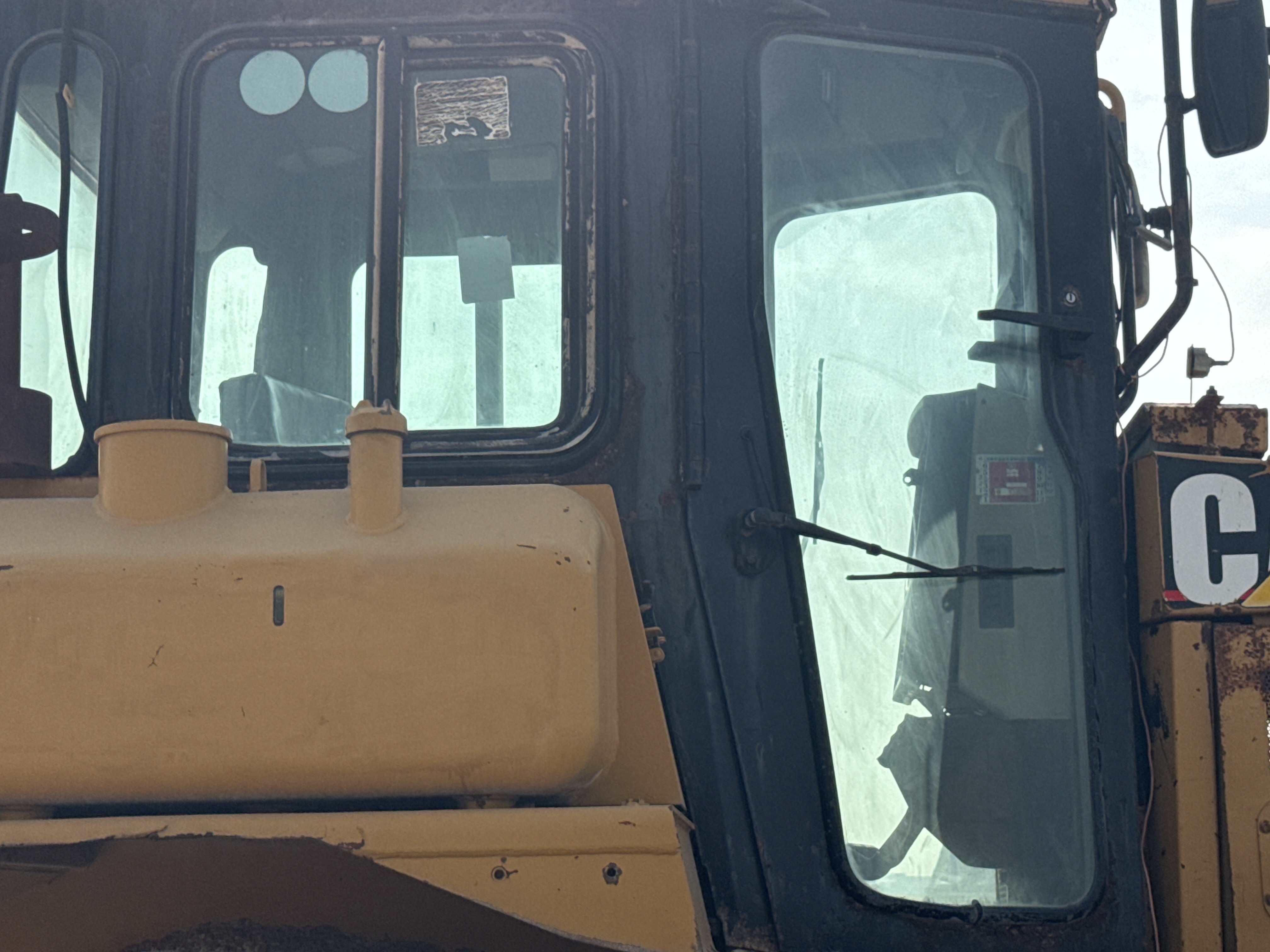 CDB-006-Cat-D6R-LGP-Crawler-dozers-inspection-Safety-Glass-2