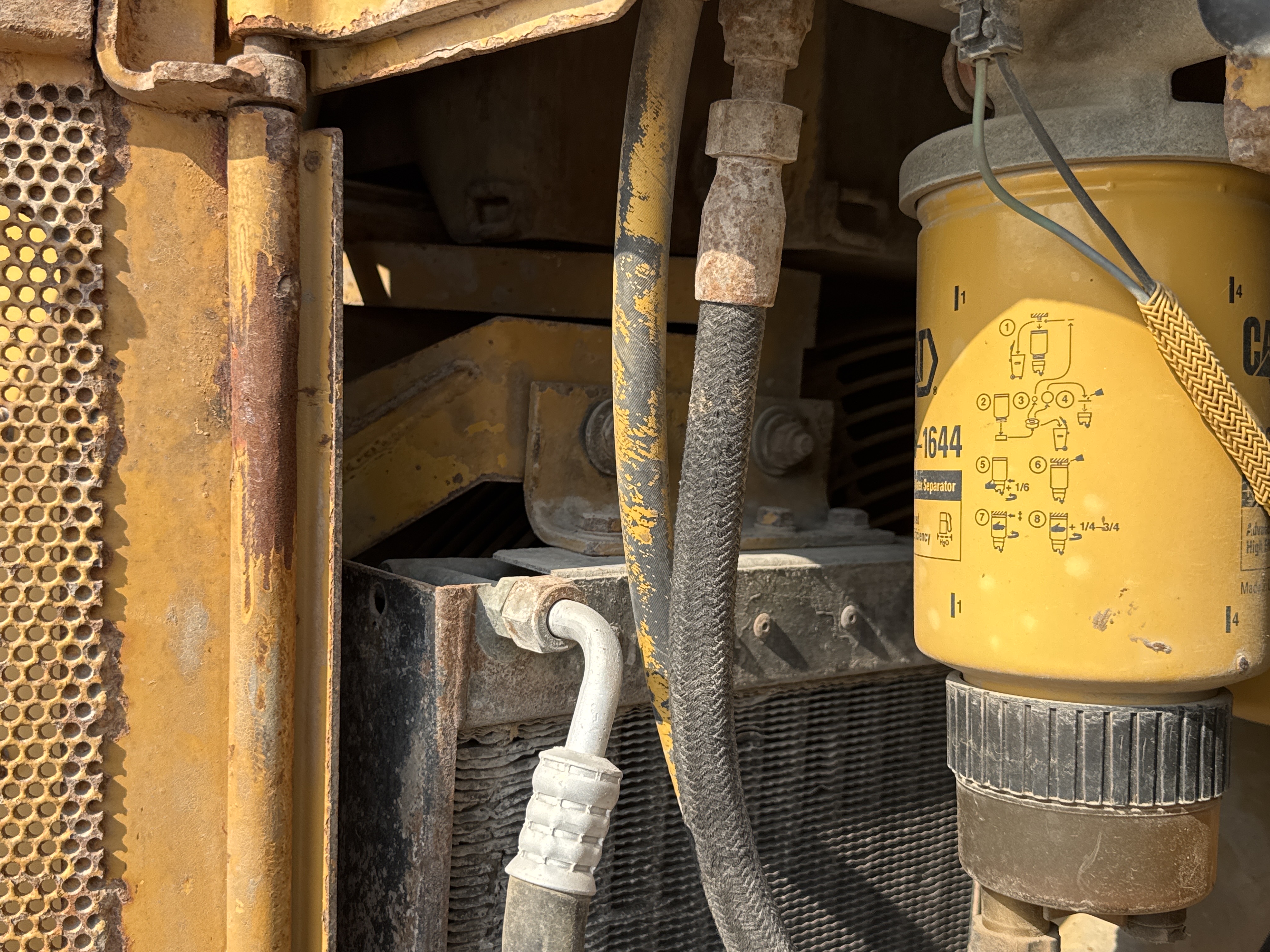 CDB-006-Cat-D6R-LGP-Crawler-dozers-inspection-Engine-Hoses-2