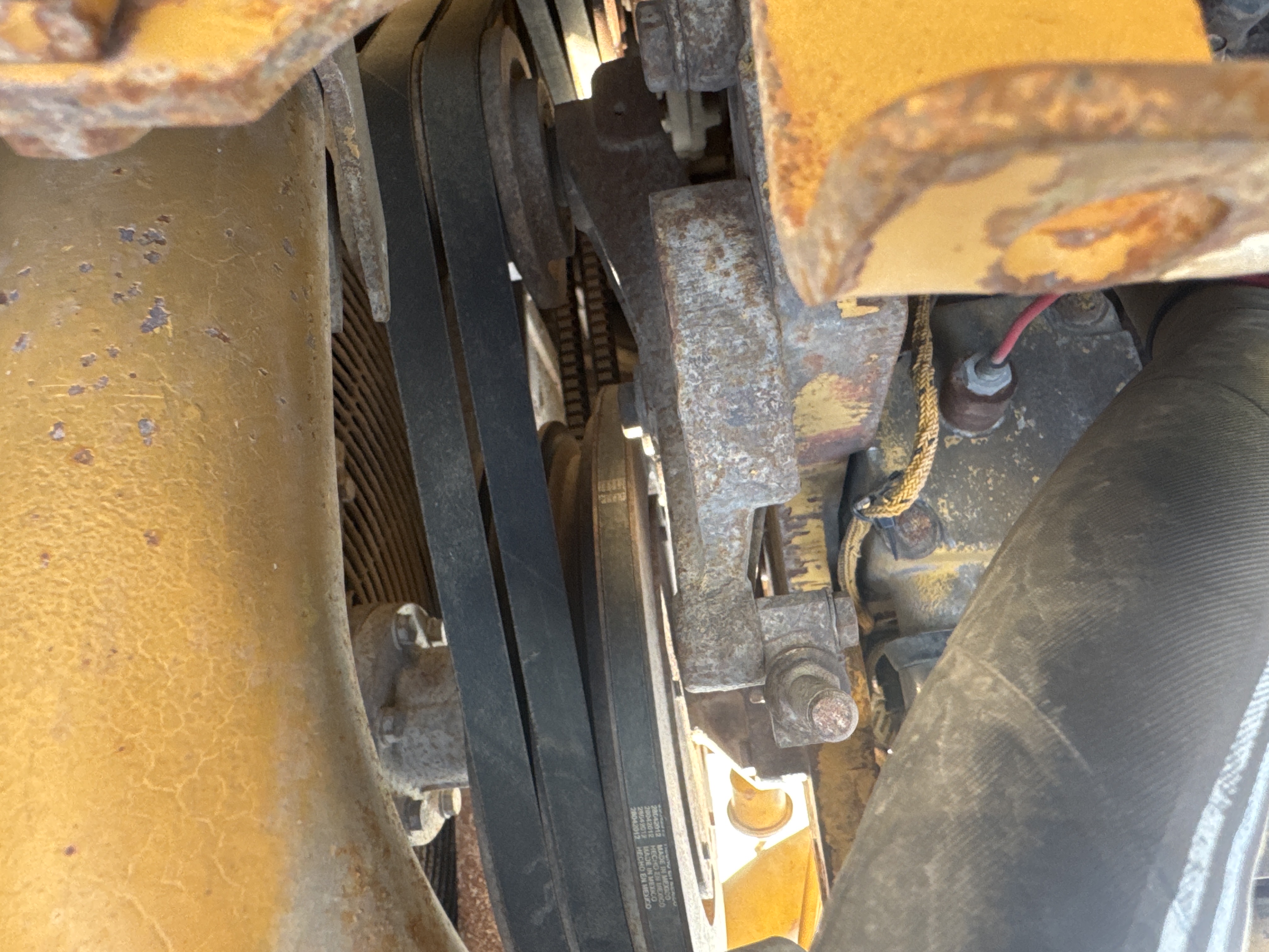 CDB-006-Cat-D6R-LGP-Crawler-dozers-inspection-Engine-Belts-2