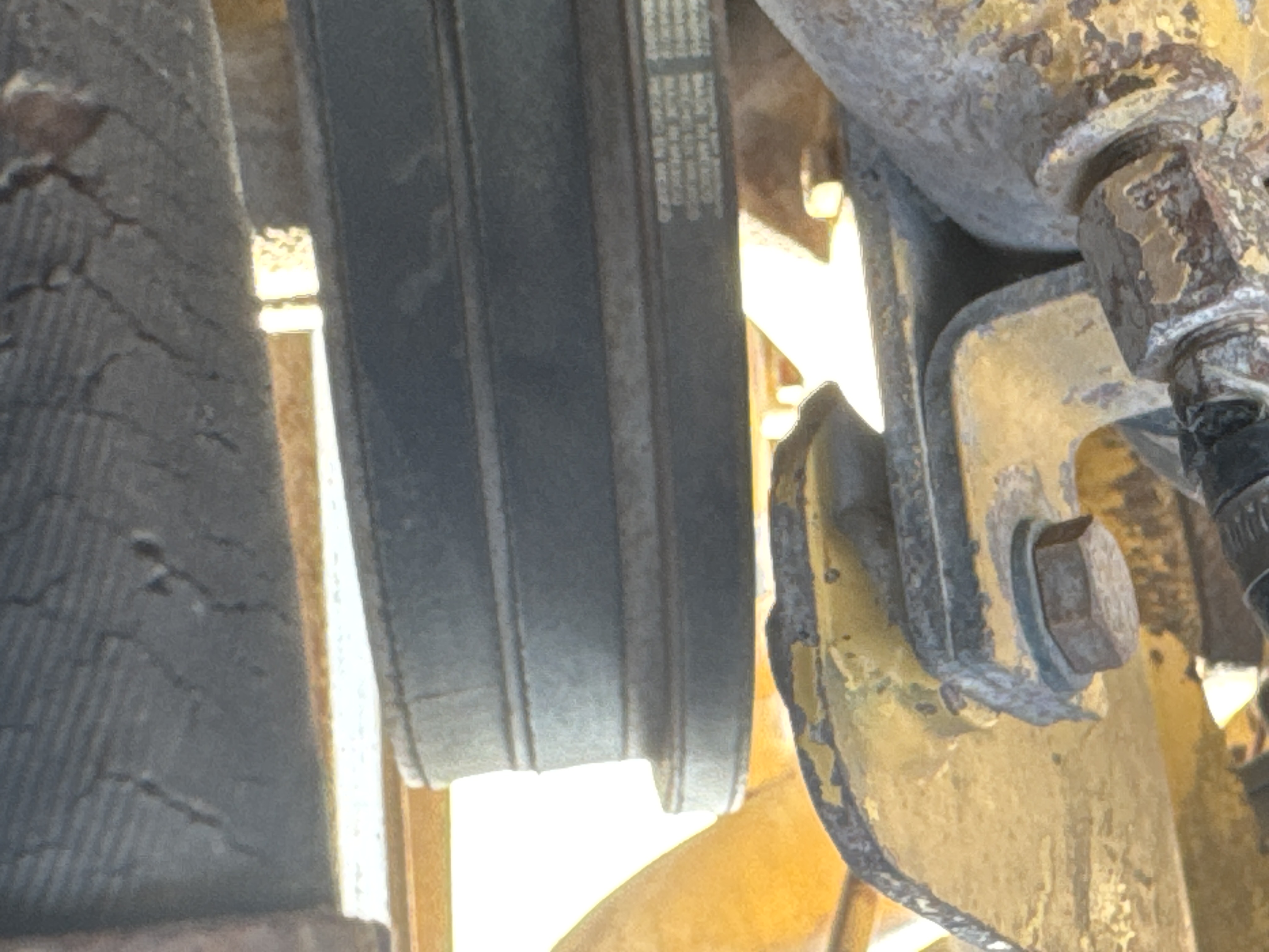 CDB-006-Cat-D6R-LGP-Crawler-dozers-inspection-Engine-Belts-2