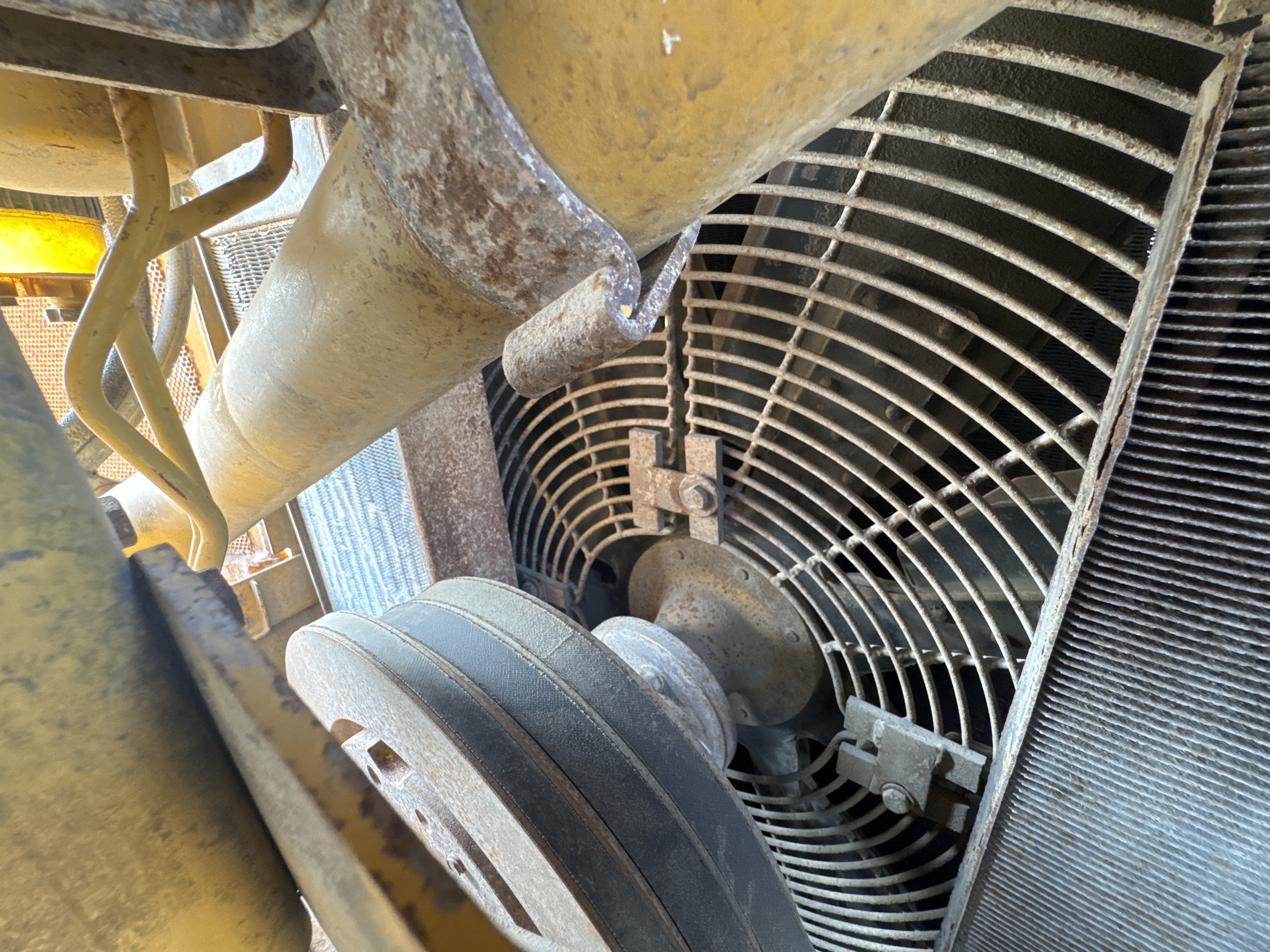 CDB-006-Cat-D6R-LGP-Crawler-dozers-inspection-Engine-Cooling-fan-and-fan-guard-2