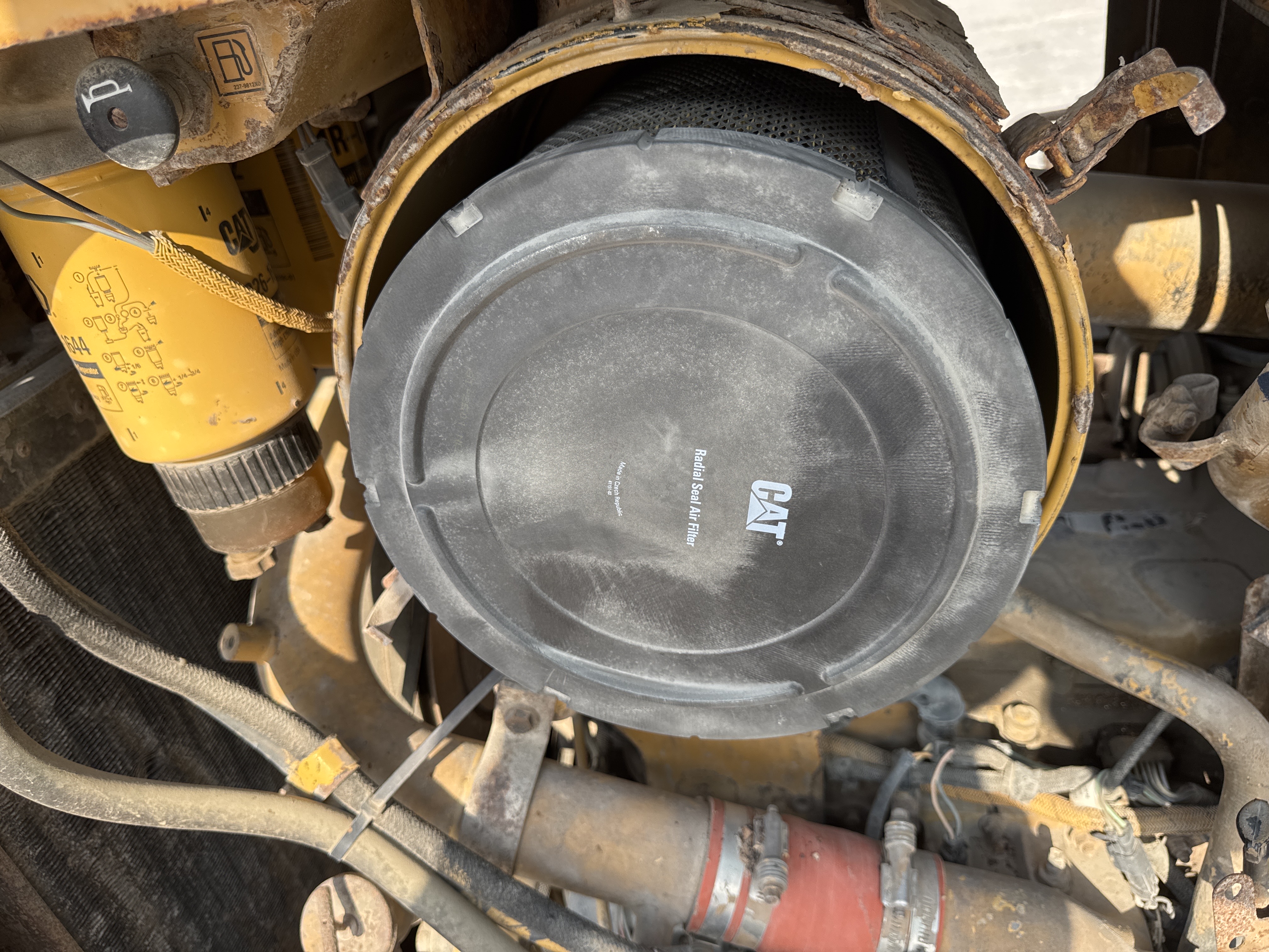 CDB-006-Cat-D6R-LGP-Crawler-dozers-inspection-Engine-Air-intake-system-2