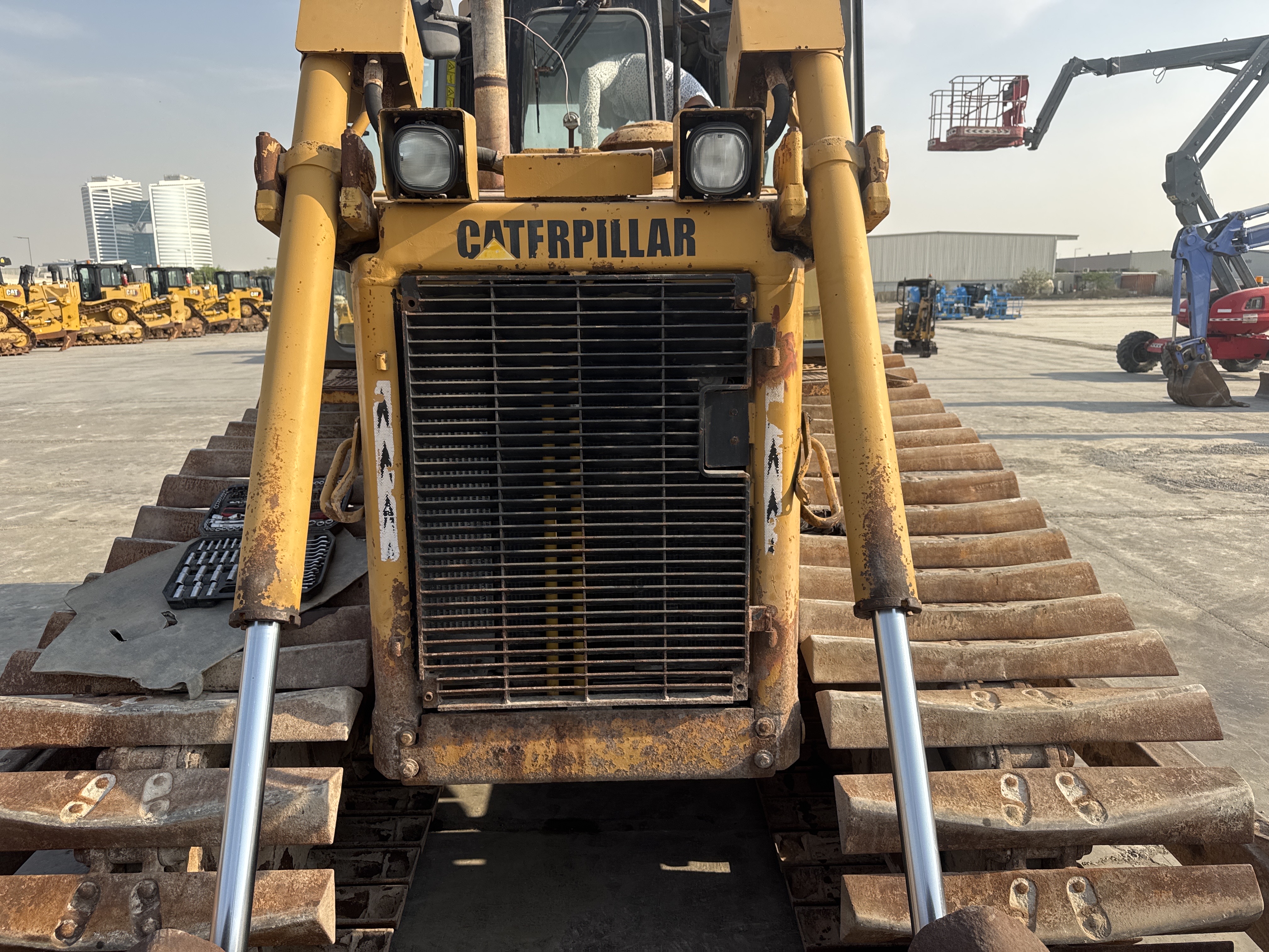 CDB-006-Cat-D6R-LGP-Crawler-dozers-inspection-Hydraulics-Blade-lift-cylinders-2