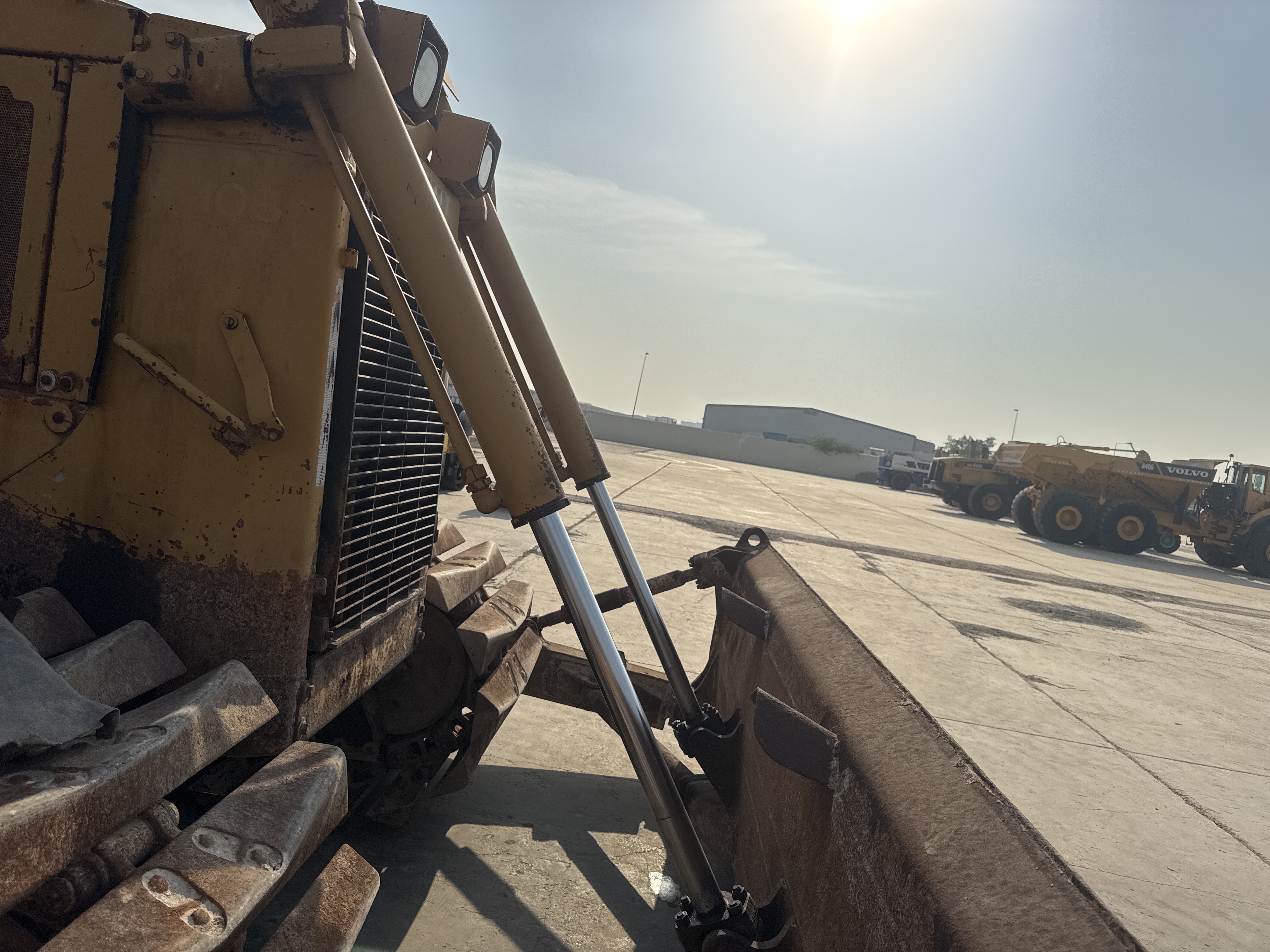 CDB-006-Cat-D6R-LGP-Crawler-dozers-inspection-Hydraulics-Blade-lift-cylinders-2