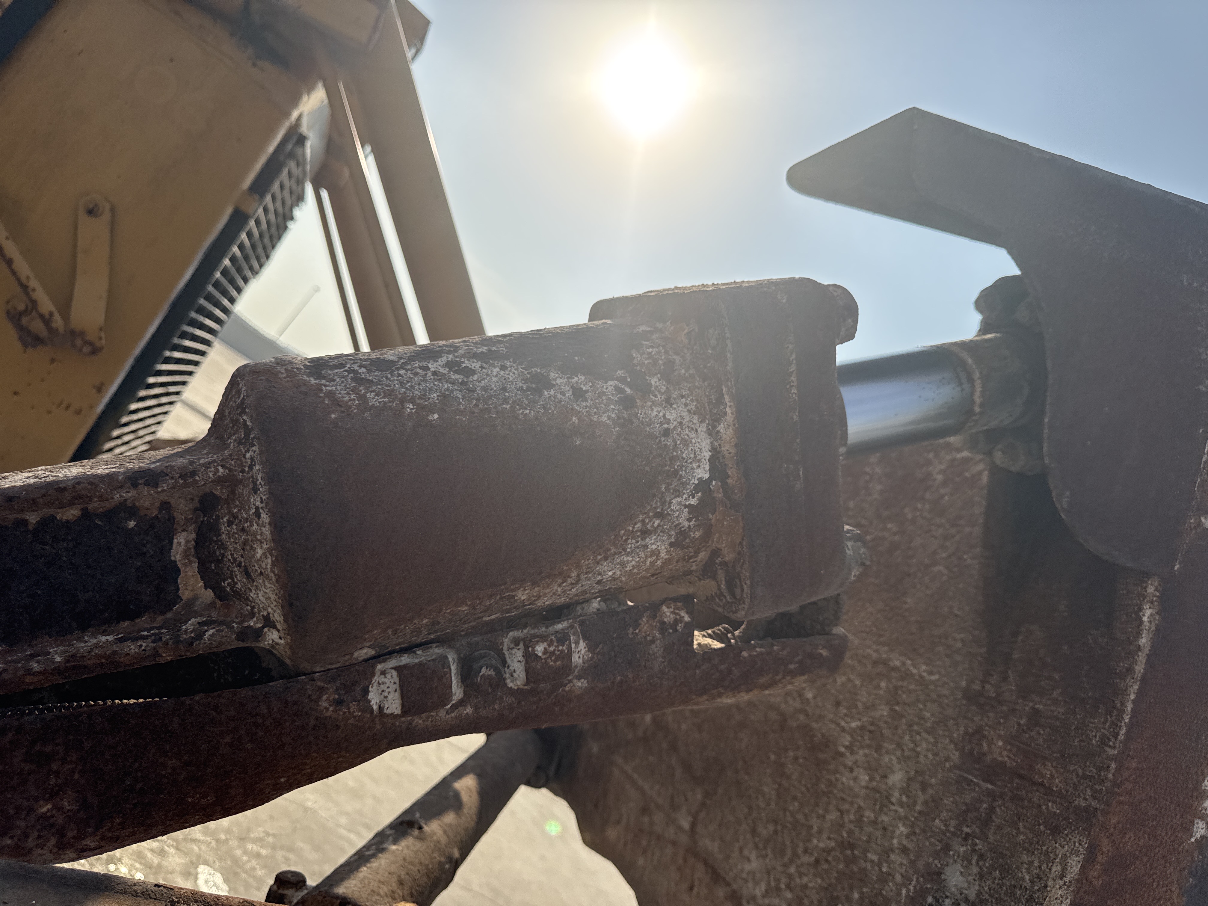 CDB-006-Cat-D6R-LGP-Crawler-dozers-inspection-Hydraulics-Blade-tilt-cylinders-2