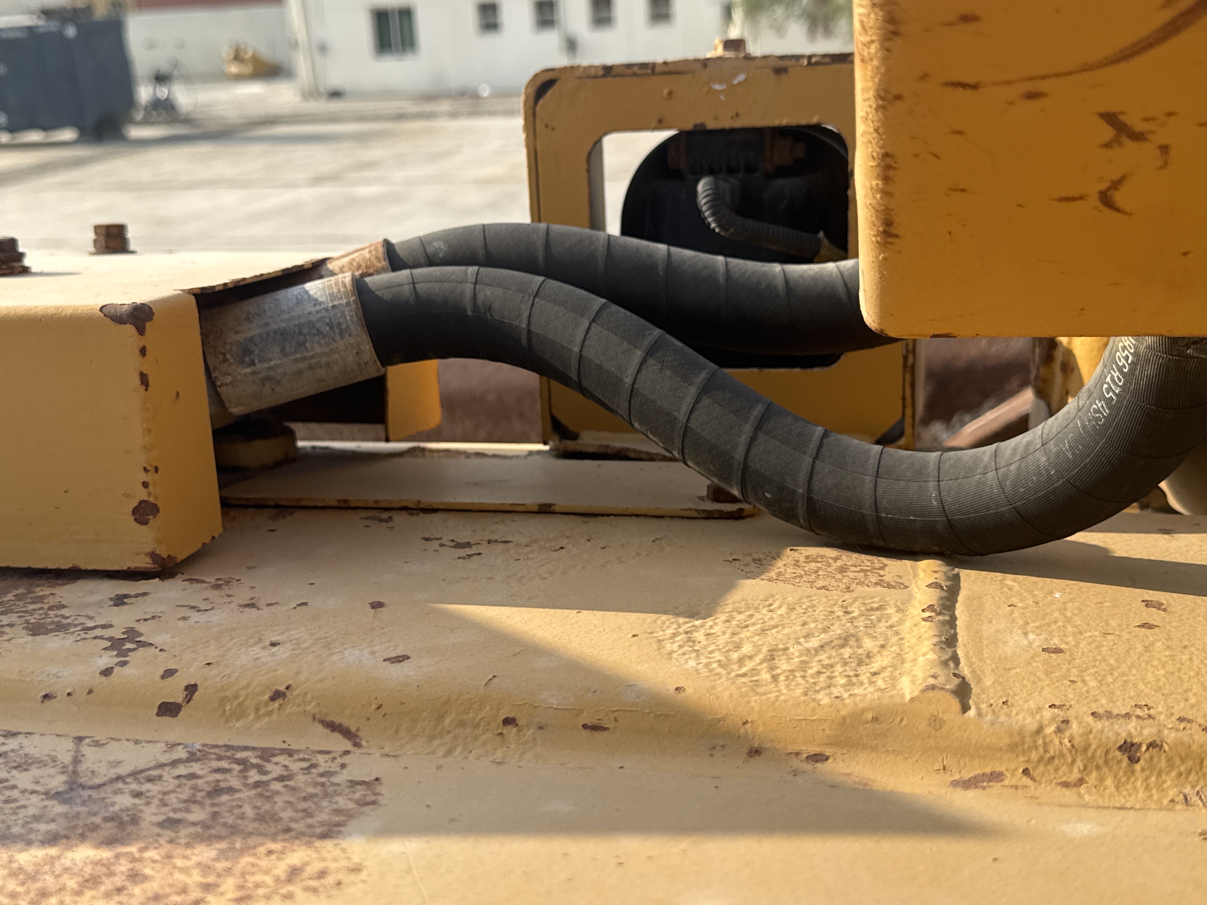 CDB-006-Cat-D6R-LGP-Crawler-dozers-inspection-Hydraulics-Hydraulic-hoses-and-lines-2