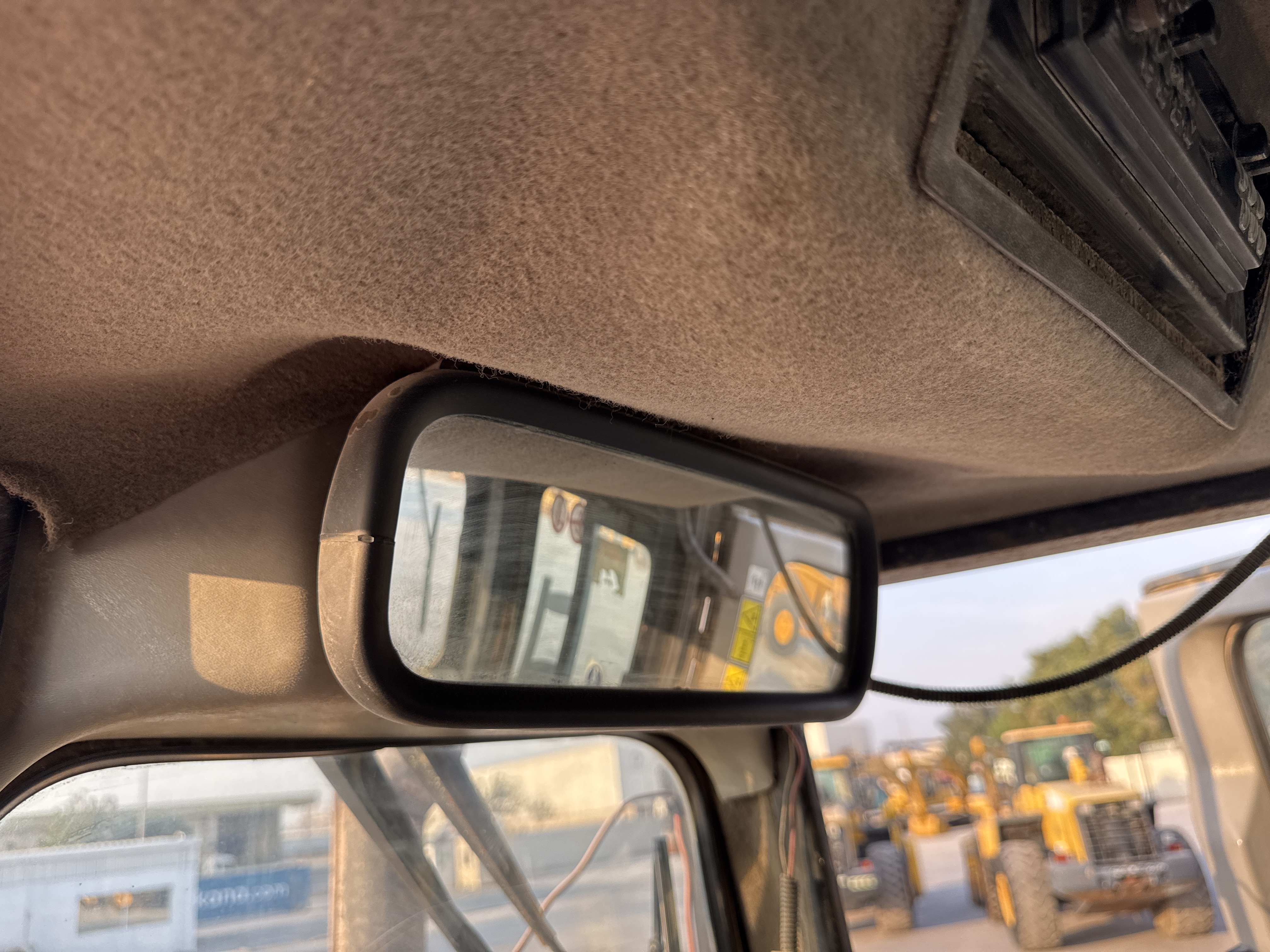 CDB-006-Cat-D6R-LGP-Crawler-dozers-inspection-Cabin-Mirrors-3