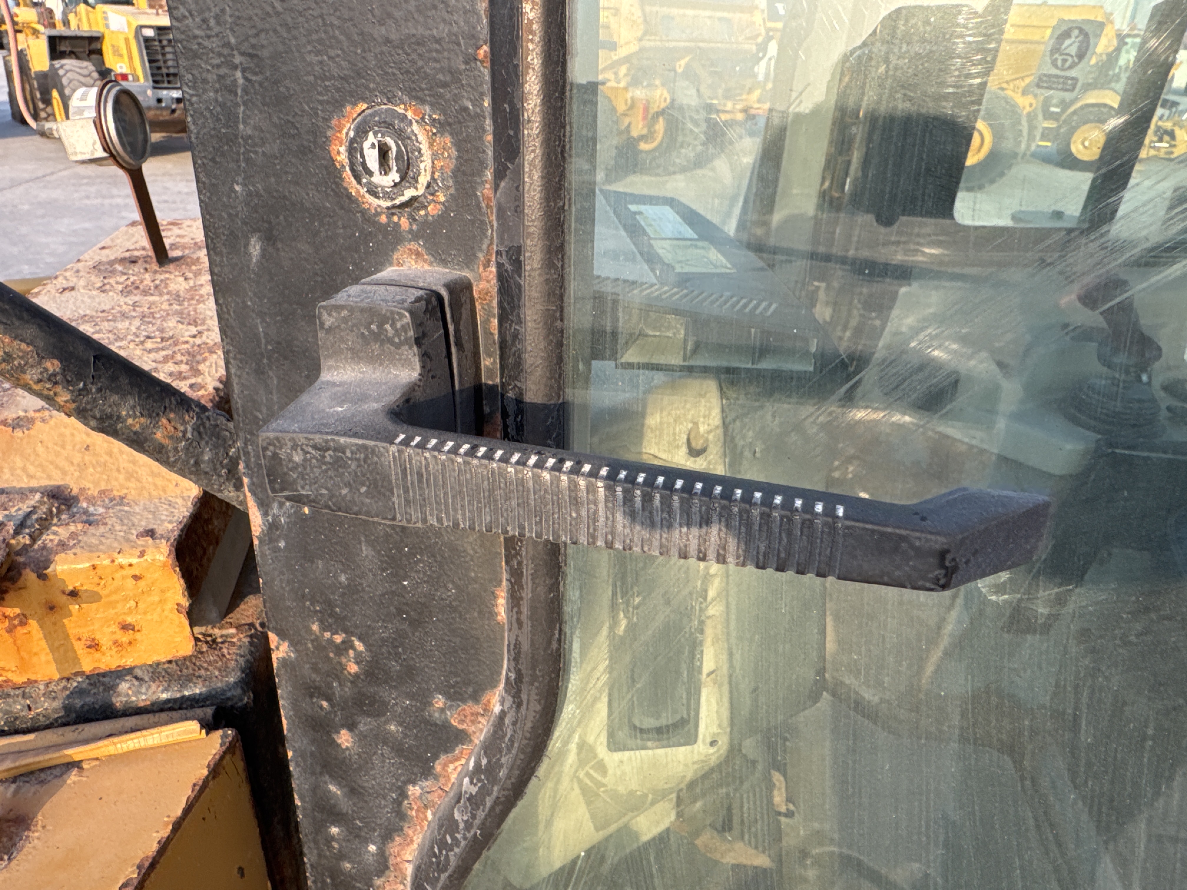CDB-006-Cat-D6R-LGP-Crawler-dozers-inspection-Cabin-Door-handles-1
