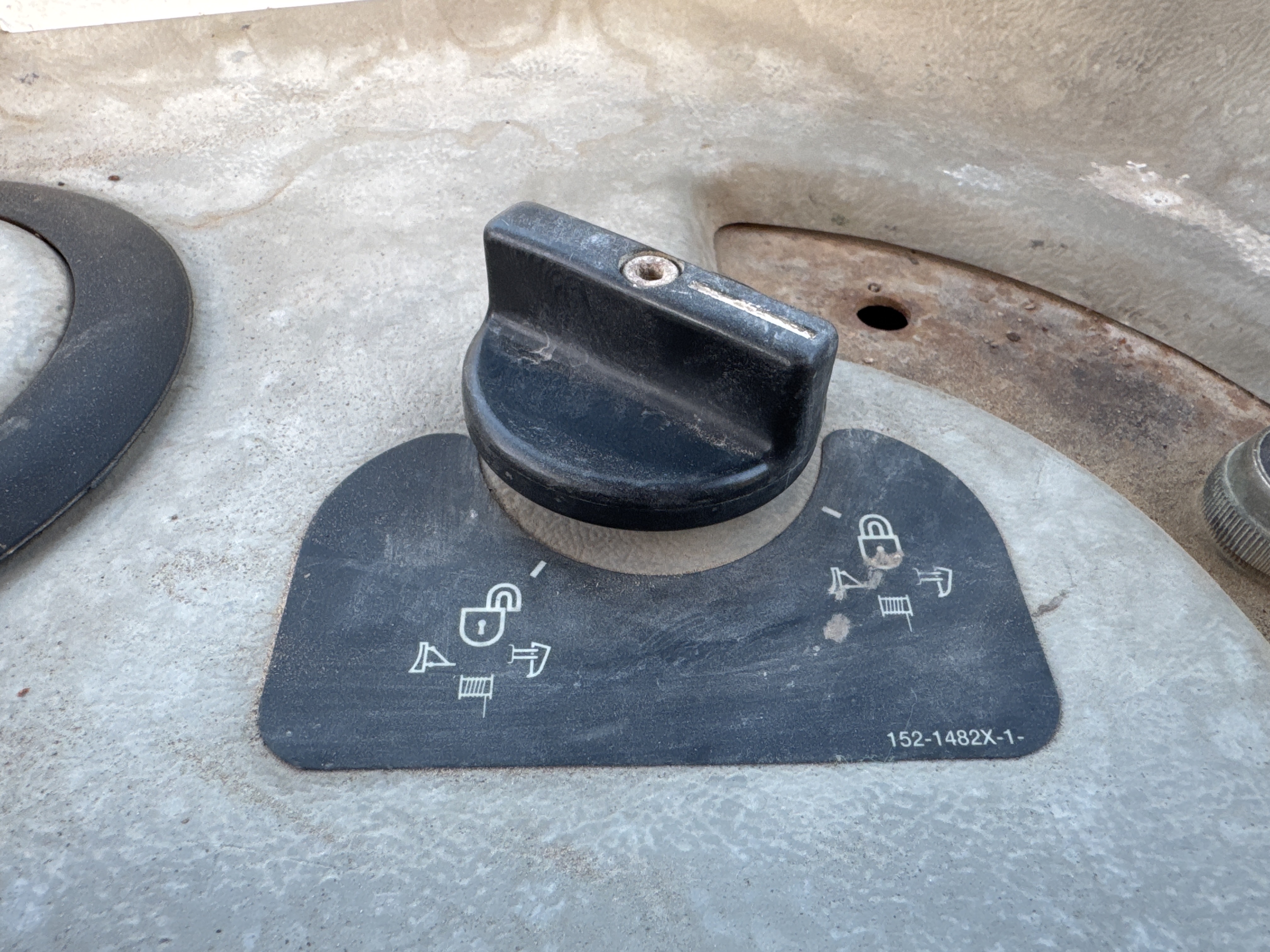 CDB-006-Cat-D6R-LGP-Crawler-dozers-inspection-Safety-Hydraulic-safety-lock-2