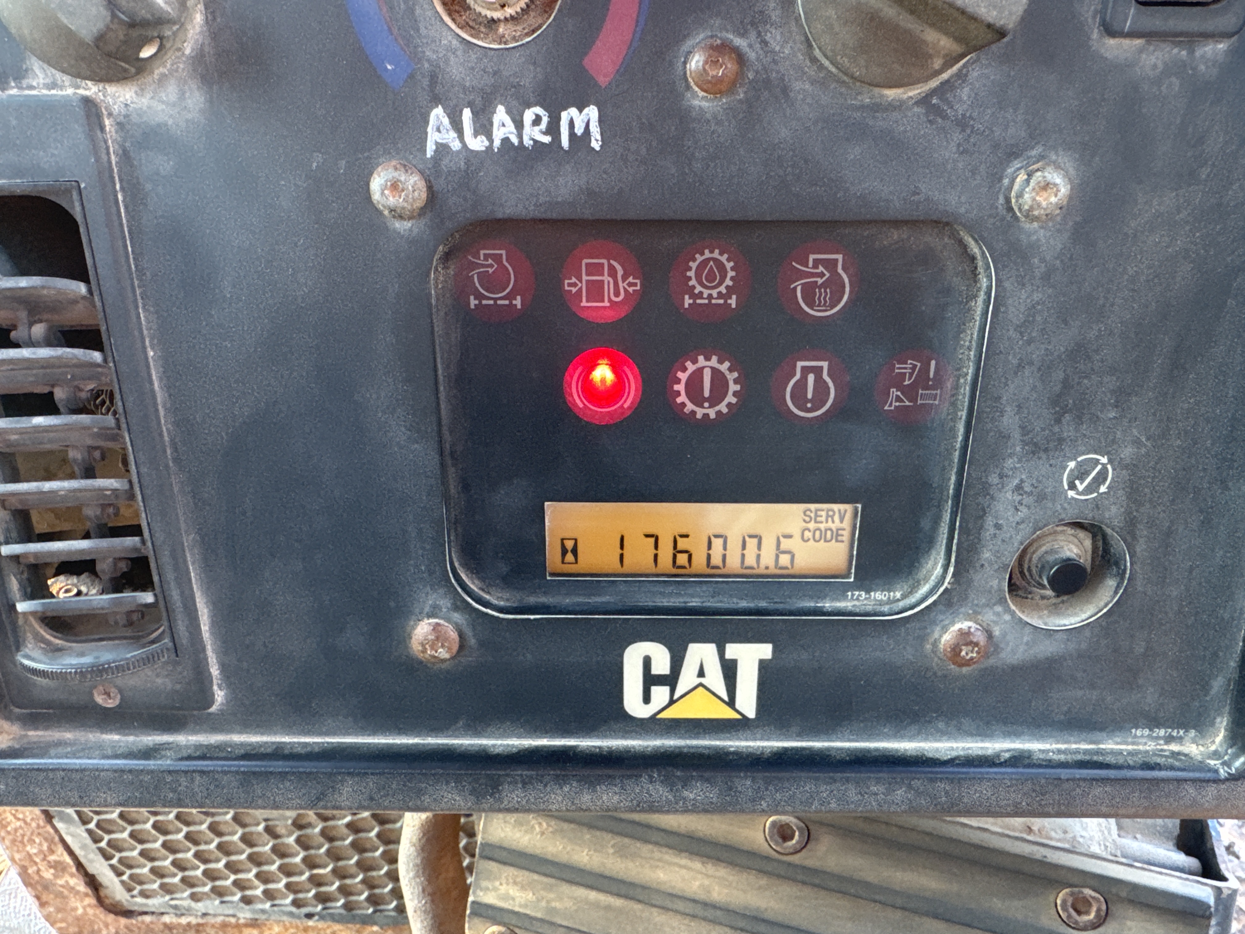 CDB-006-Cat-D6R-LGP-Crawler-dozers-inspection-Cabin-Instrument-cluster-3