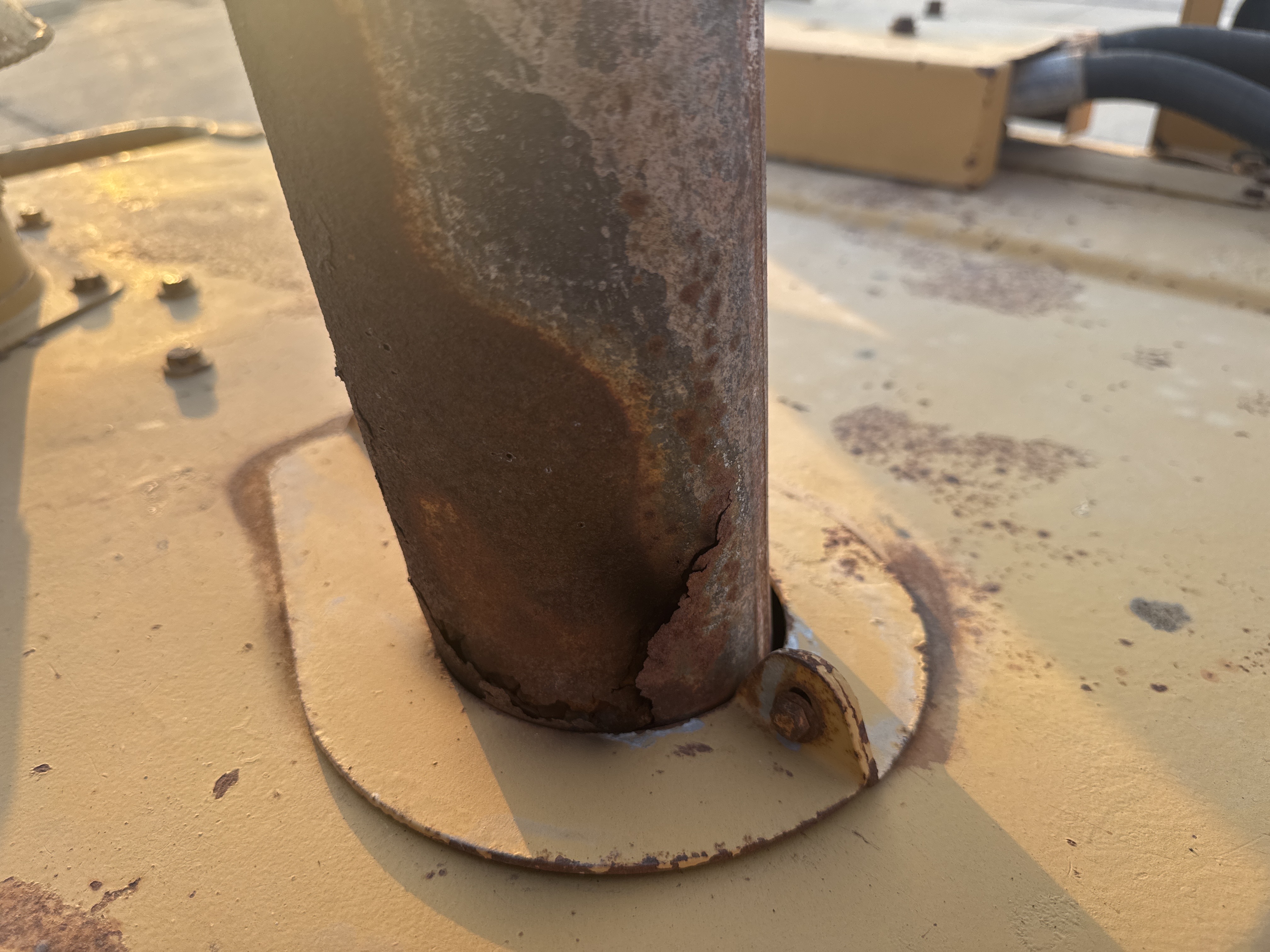 CDB-006-Cat-D6R-LGP-Crawler-dozers-inspection-Engine-Exhaust-system-3