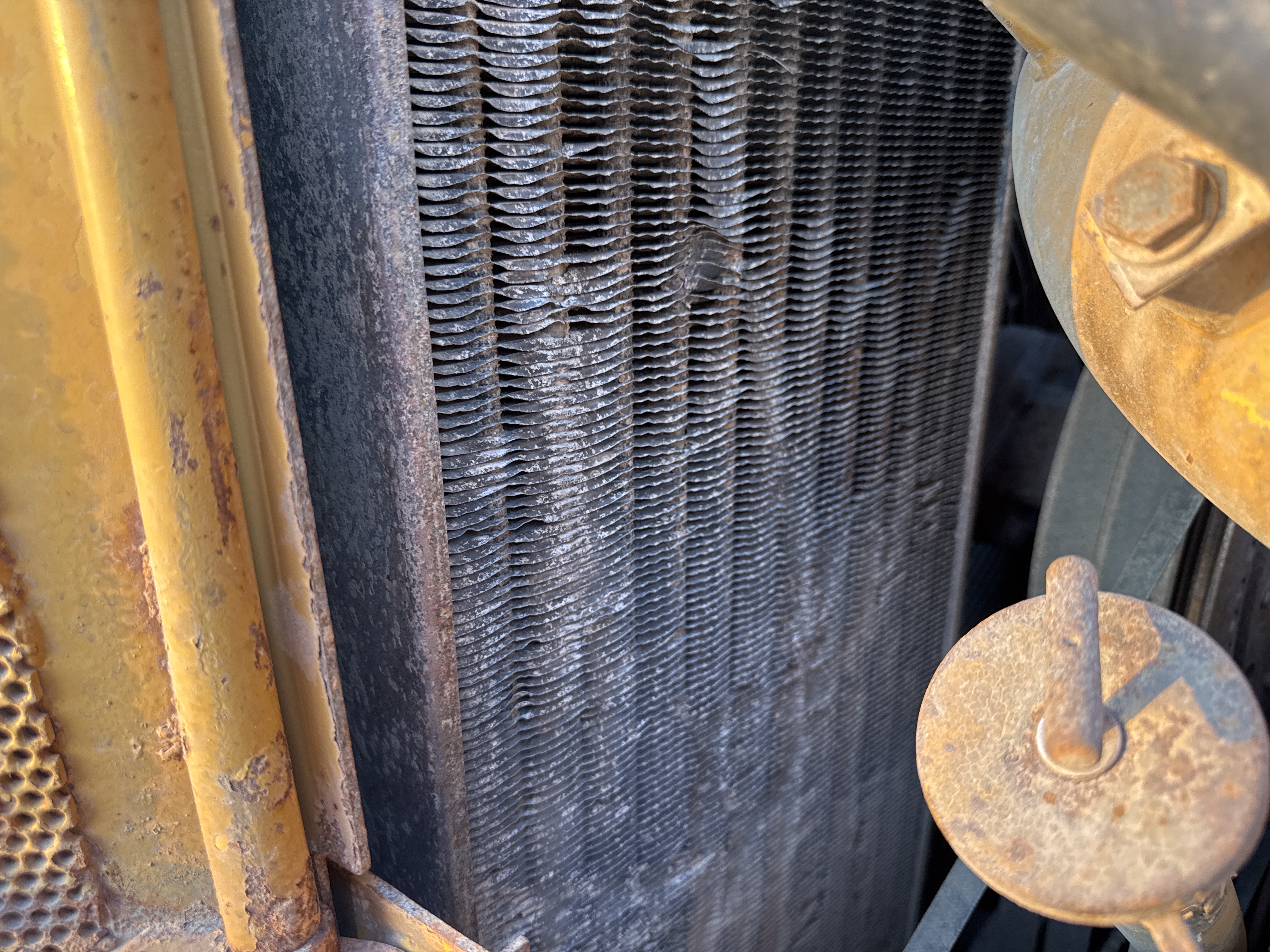 CDB-006-Cat-D6R-LGP-Crawler-dozers-inspection-Engine-Radiator,-condenser,-intercooler,-hydraulic-cooler-2