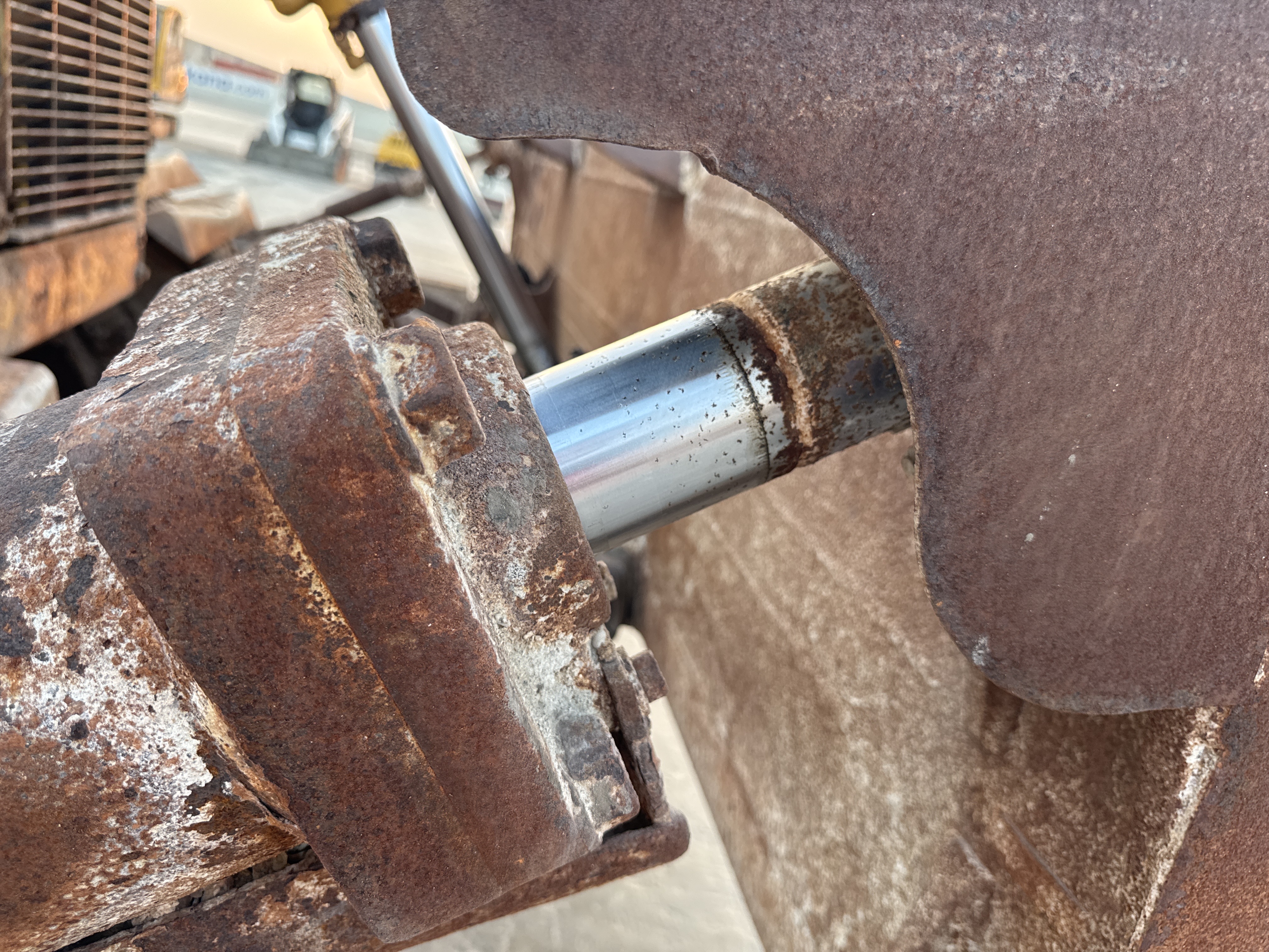 CDB-006-Cat-D6R-LGP-Crawler-dozers-inspection-Hydraulics-Blade-tilt-cylinders-3