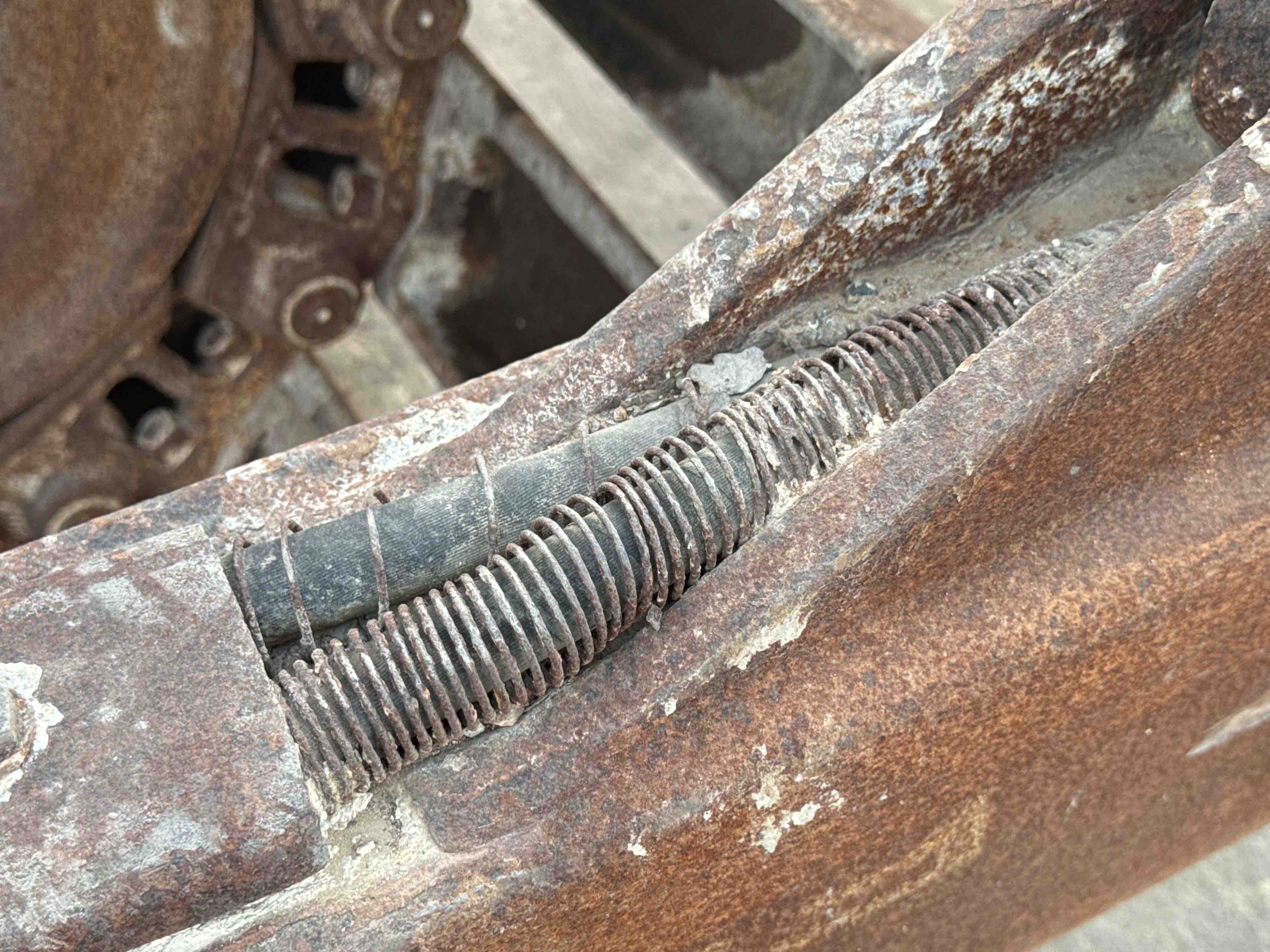 CDB-006-Cat-D6R-LGP-Crawler-dozers-inspection-Hydraulics-Hydraulic-hoses-and-lines-3