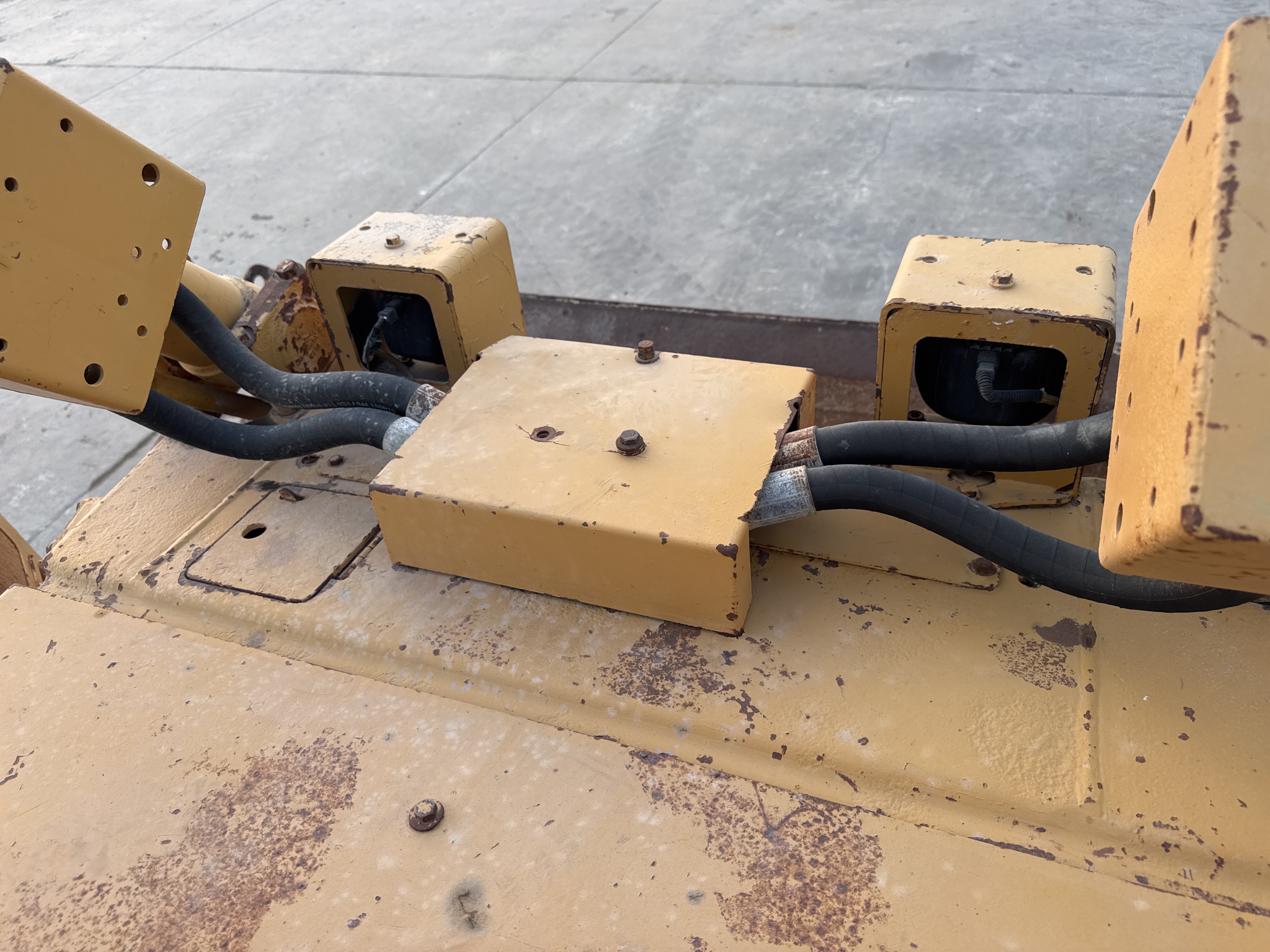 CDB-006-Cat-D6R-LGP-Crawler-dozers-inspection-Hydraulics-Hydraulic-hoses-and-lines-4