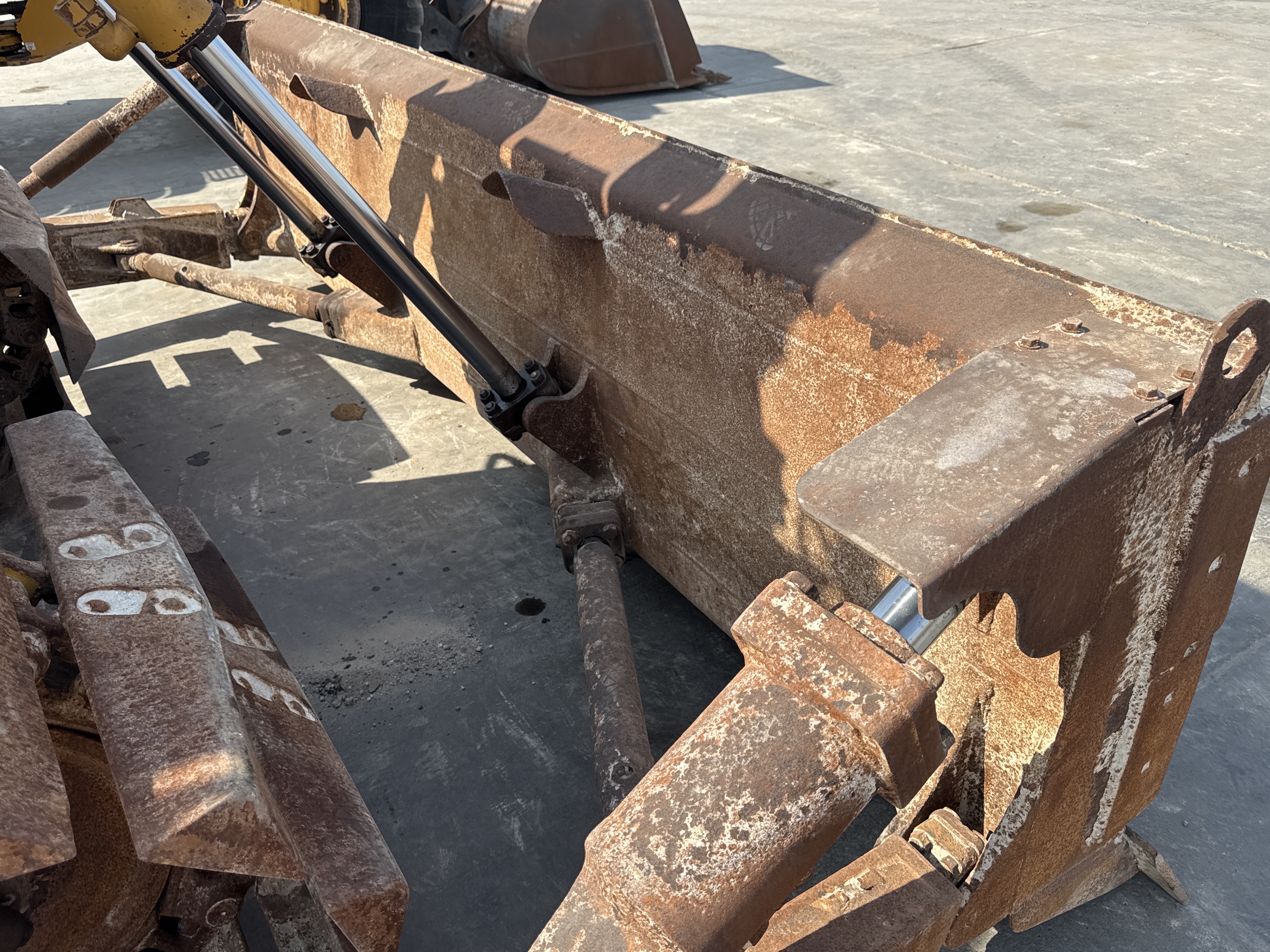 CDB-006-Cat-D6R-LGP-Crawler-dozers-inspection-Attachment-Dozer-blade-2