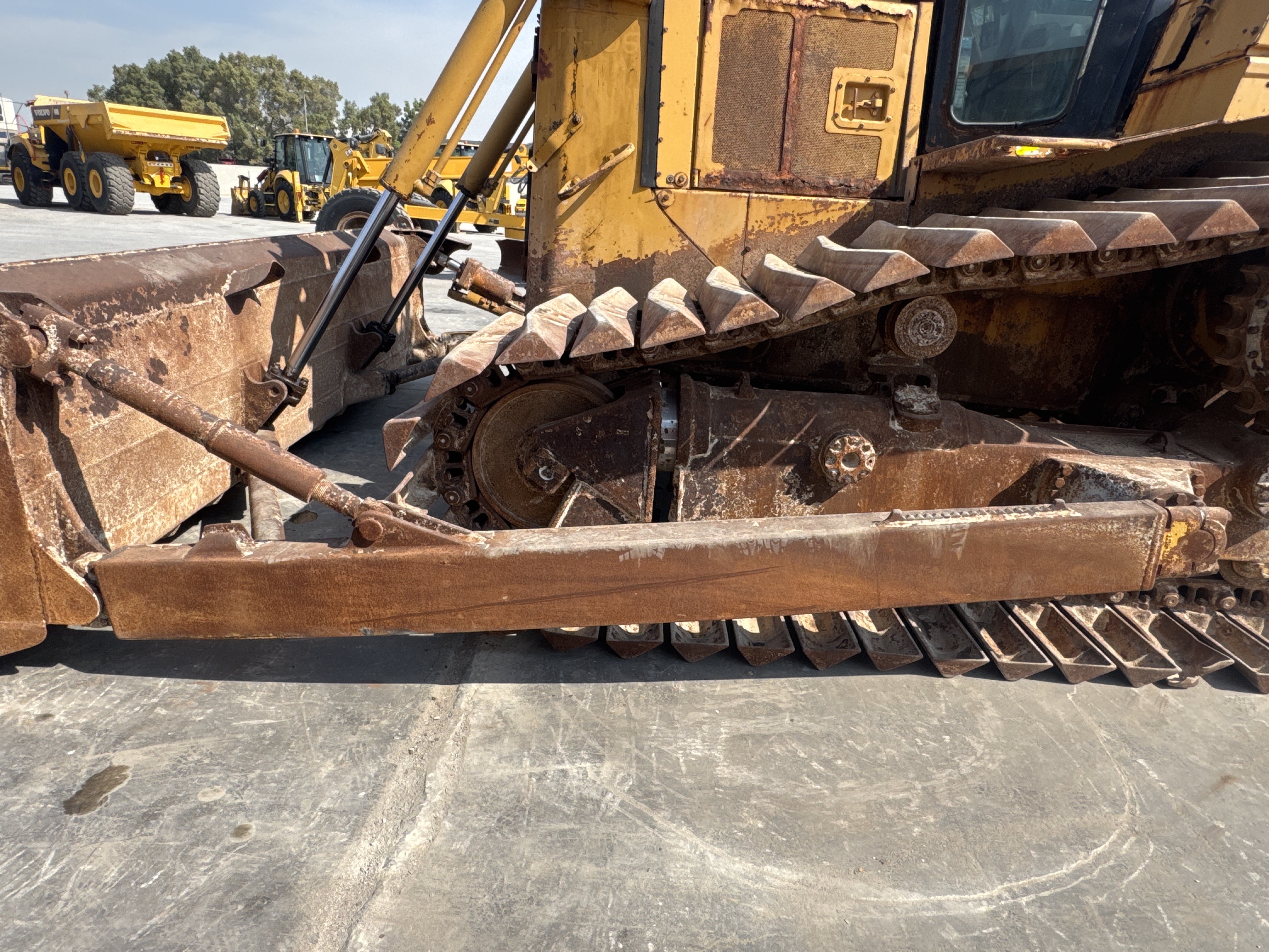 CDB-006-Cat-D6R-LGP-Crawler-dozers-inspection-Attachment-Push-arm-2
