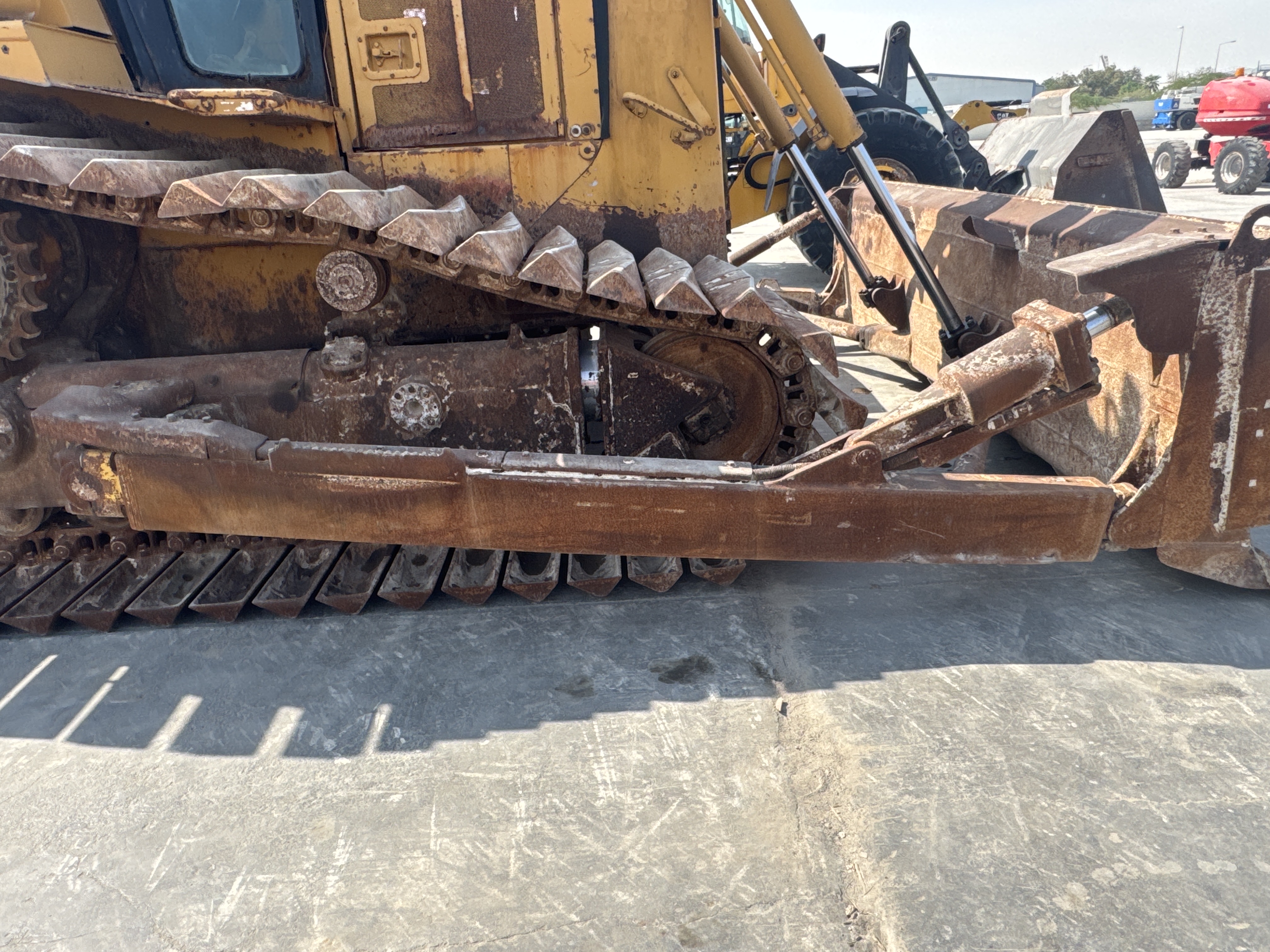 CDB-006-Cat-D6R-LGP-Crawler-dozers-inspection-Attachment-Push-arm-2