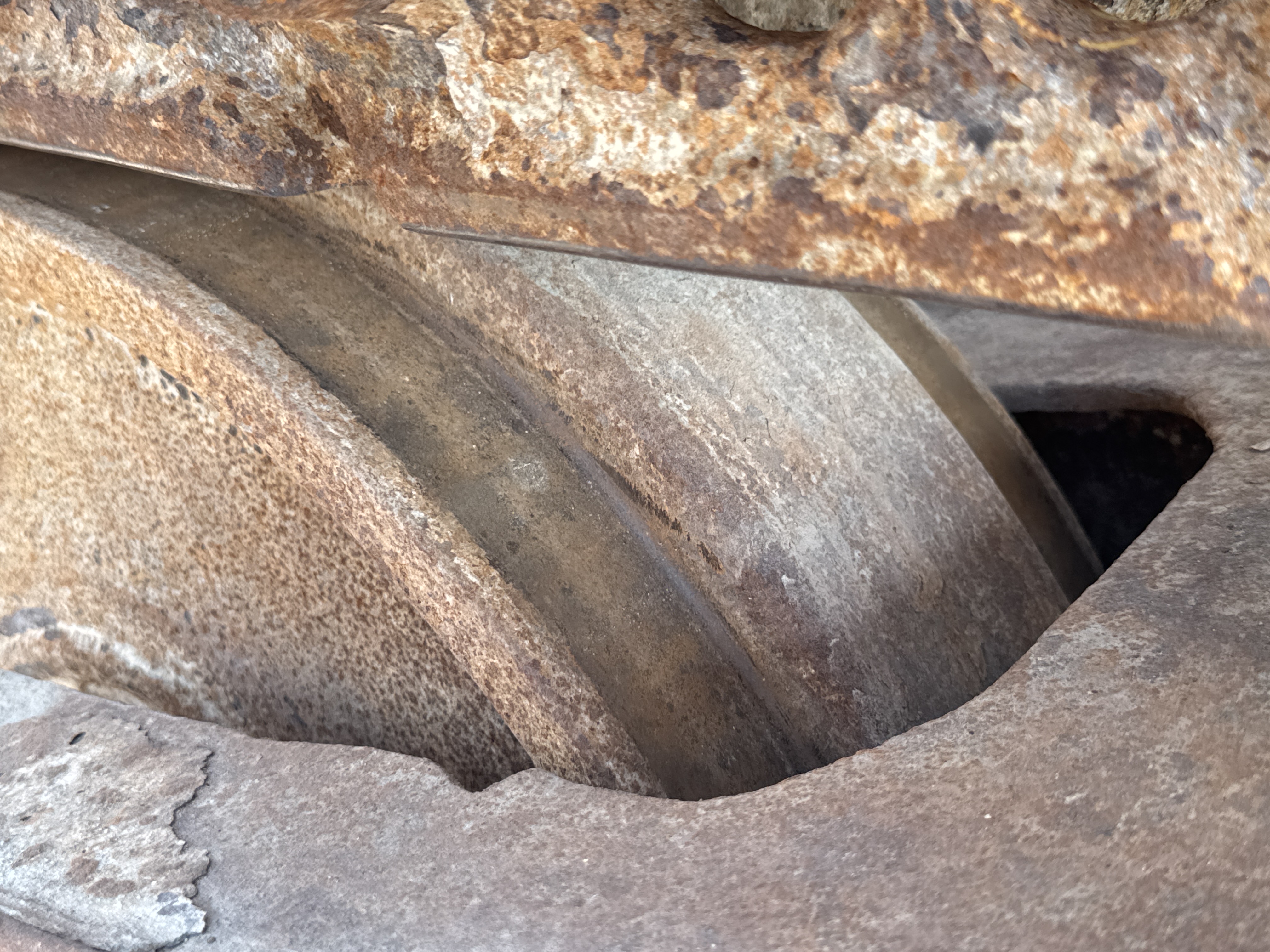 CDB-006-Cat-D6R-LGP-Crawler-dozers-inspection-Undercarriage-Left-front-idler-2