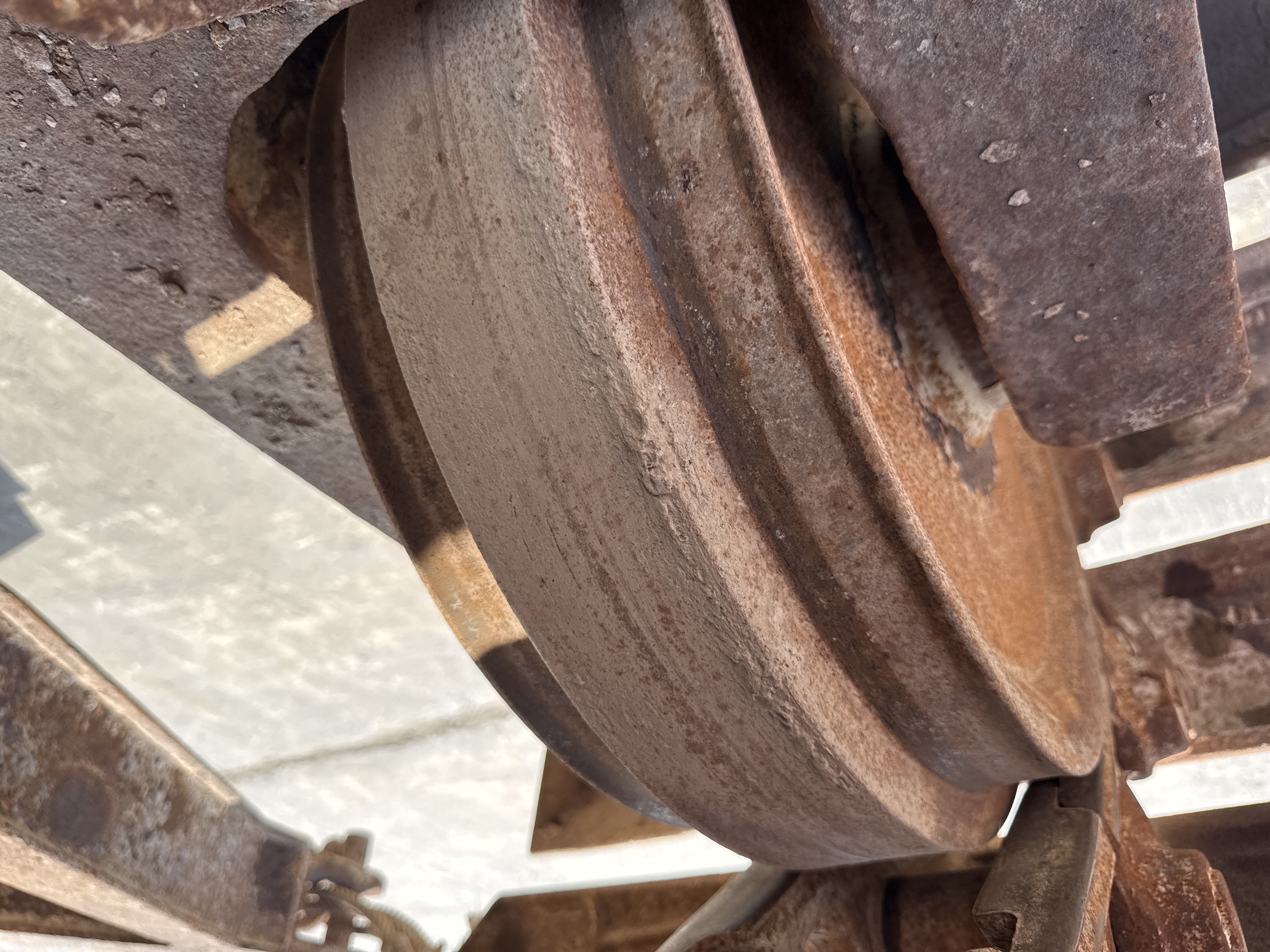 CDB-006-Cat-D6R-LGP-Crawler-dozers-inspection-Undercarriage-Right-rear-idler-2