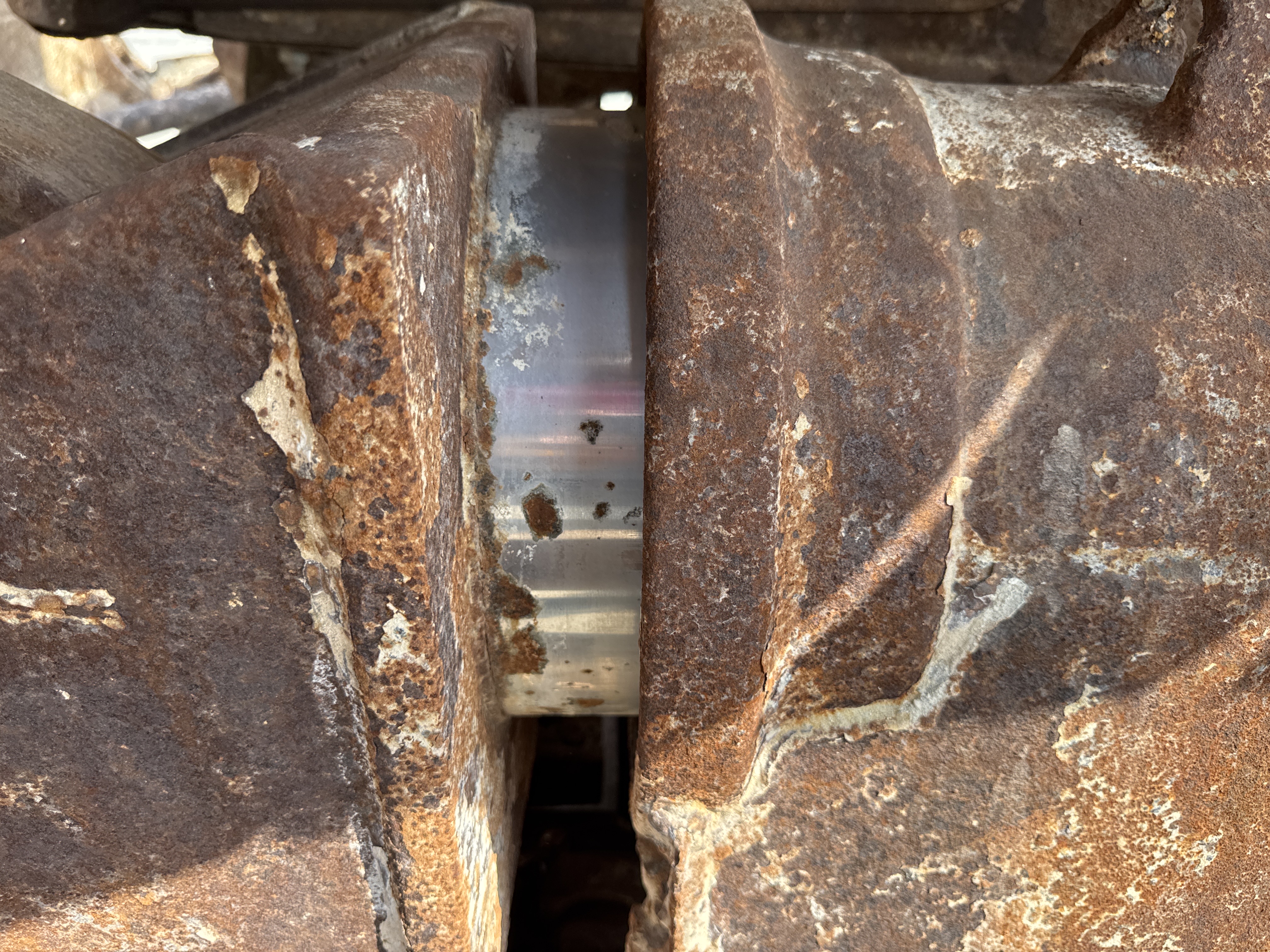 CDB-006-Cat-D6R-LGP-Crawler-dozers-inspection-Undercarriage-Left-track-tensioner-2