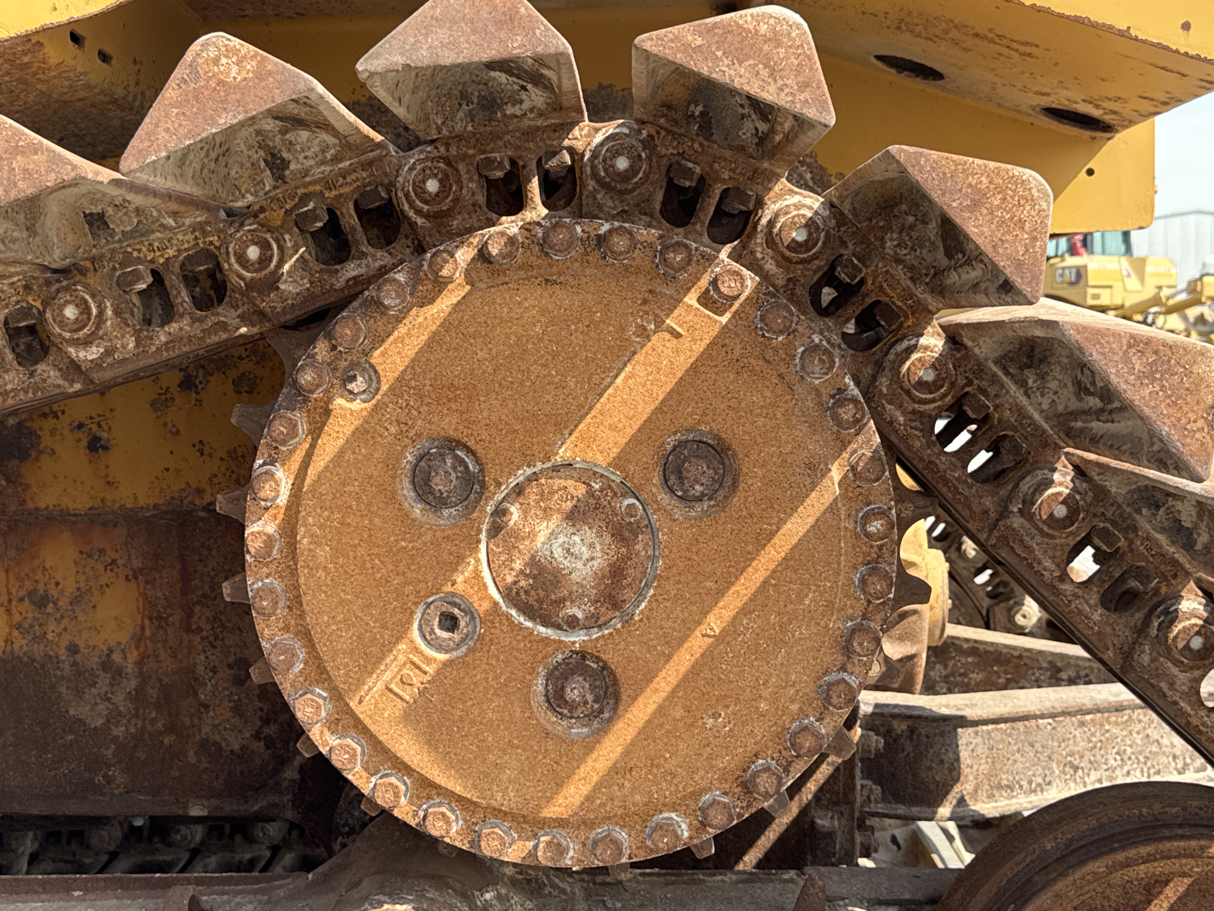 CDB-006-Cat-D6R-LGP-Crawler-dozers-inspection-Undercarriage-Left-sprocket-2