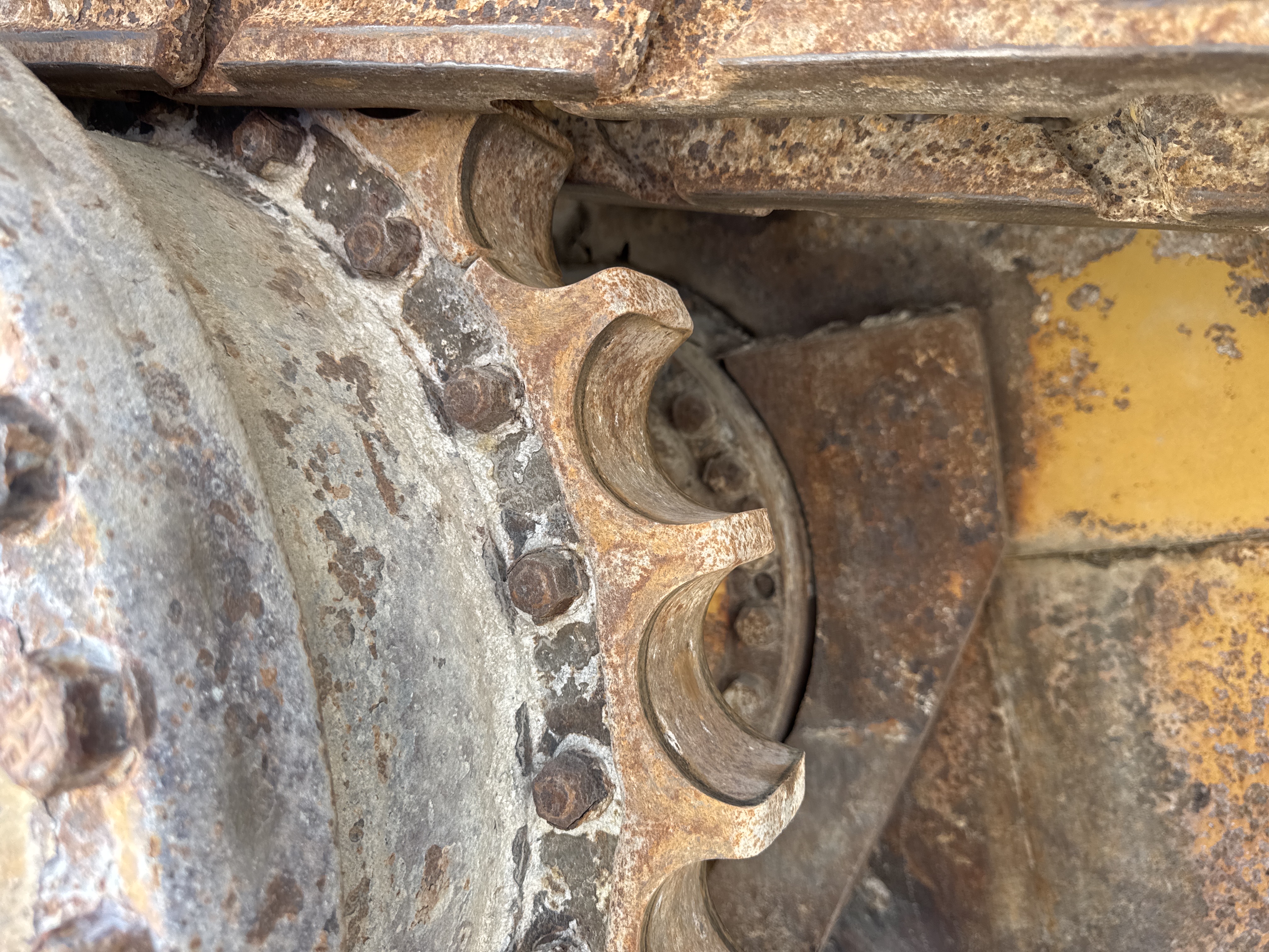 CDB-006-Cat-D6R-LGP-Crawler-dozers-inspection-Undercarriage-Right-sprocket-2