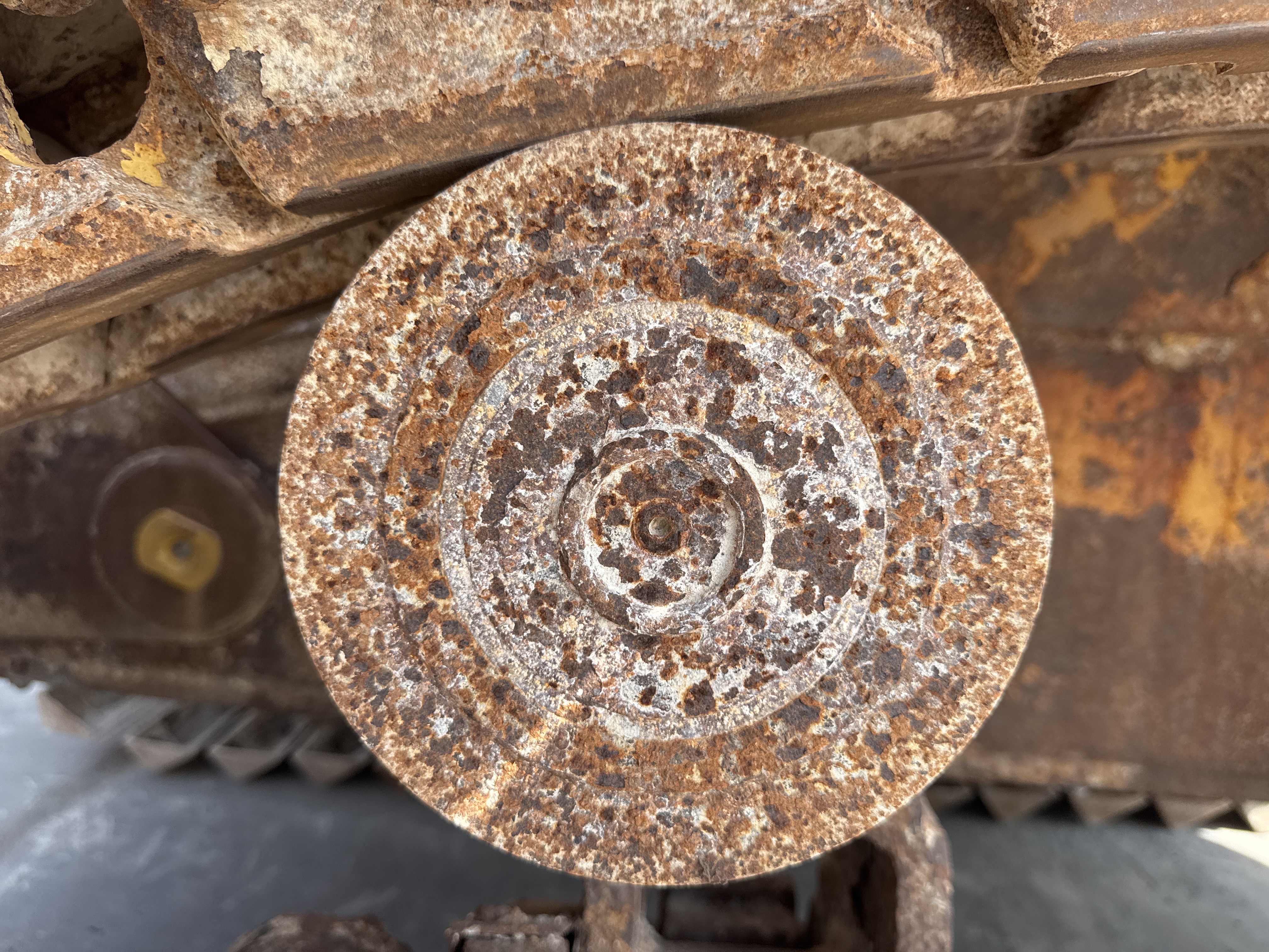 CDB-006-Cat-D6R-LGP-Crawler-dozers-inspection-Undercarriage-Left-carrier-rollers-2