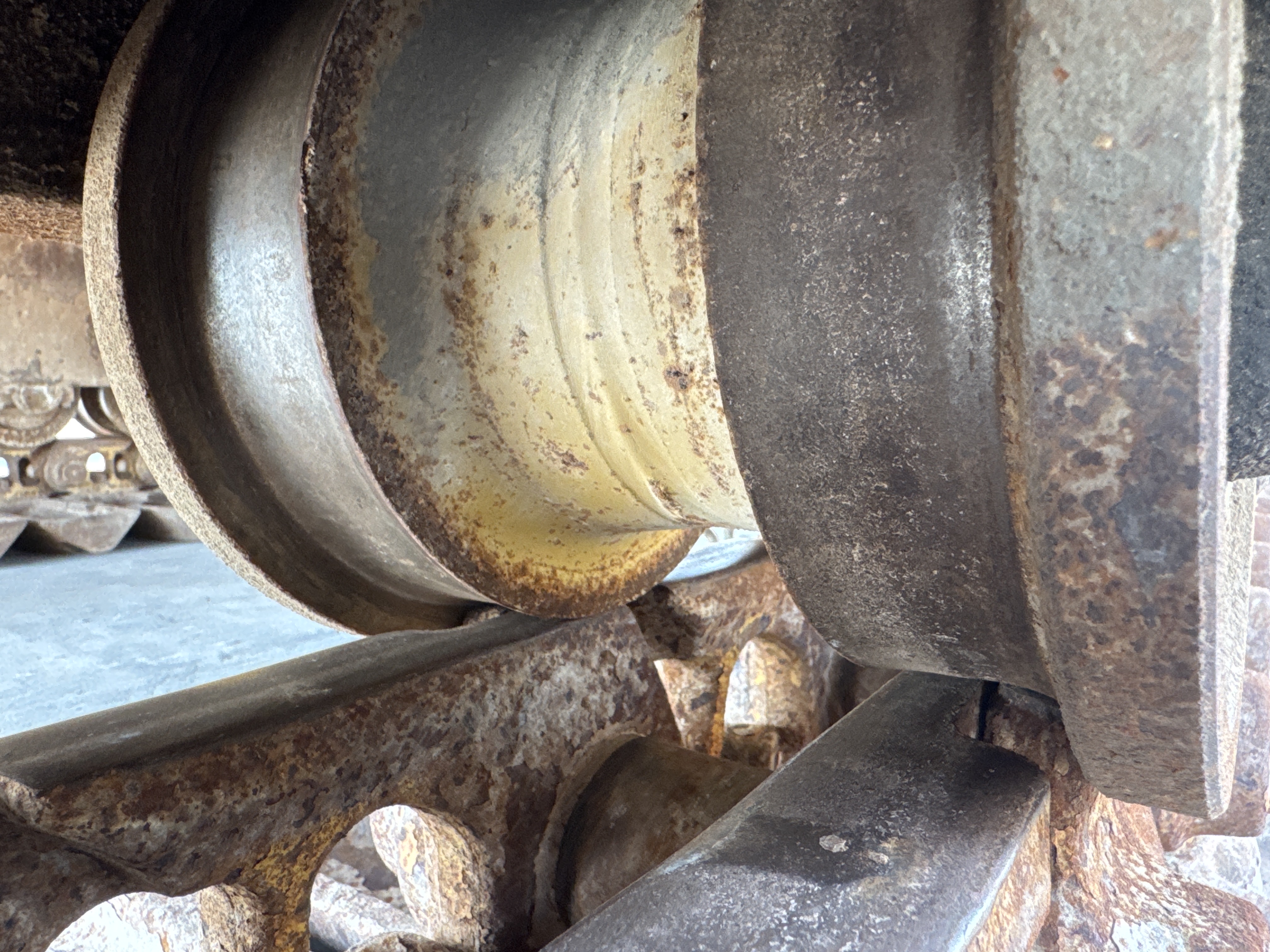 CDB-006-Cat-D6R-LGP-Crawler-dozers-inspection-Undercarriage-Right-track-rollers-2