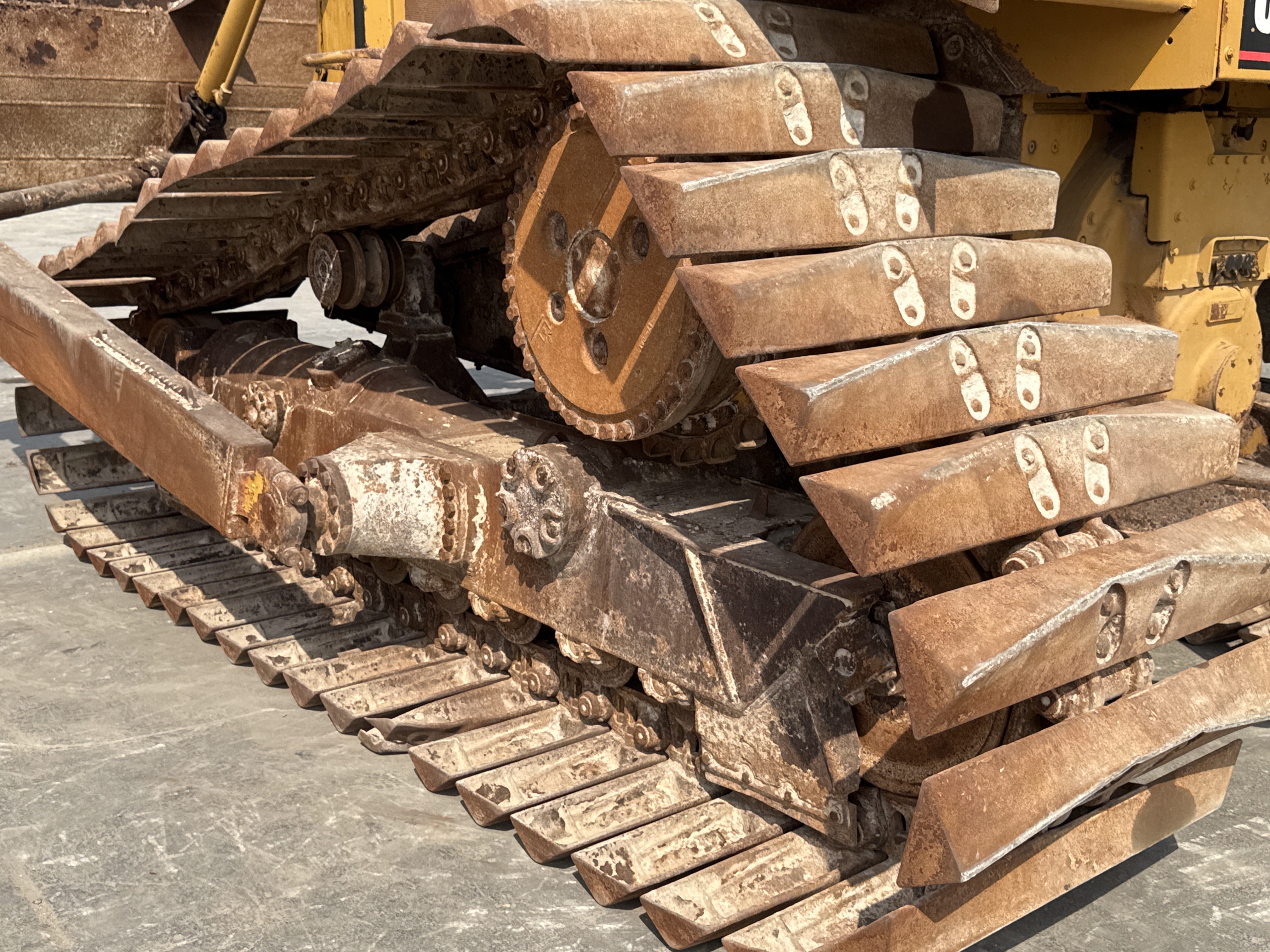 CDB-006-Cat-D6R-LGP-Crawler-dozers-inspection-Undercarriage-Left-track-shoes-2
