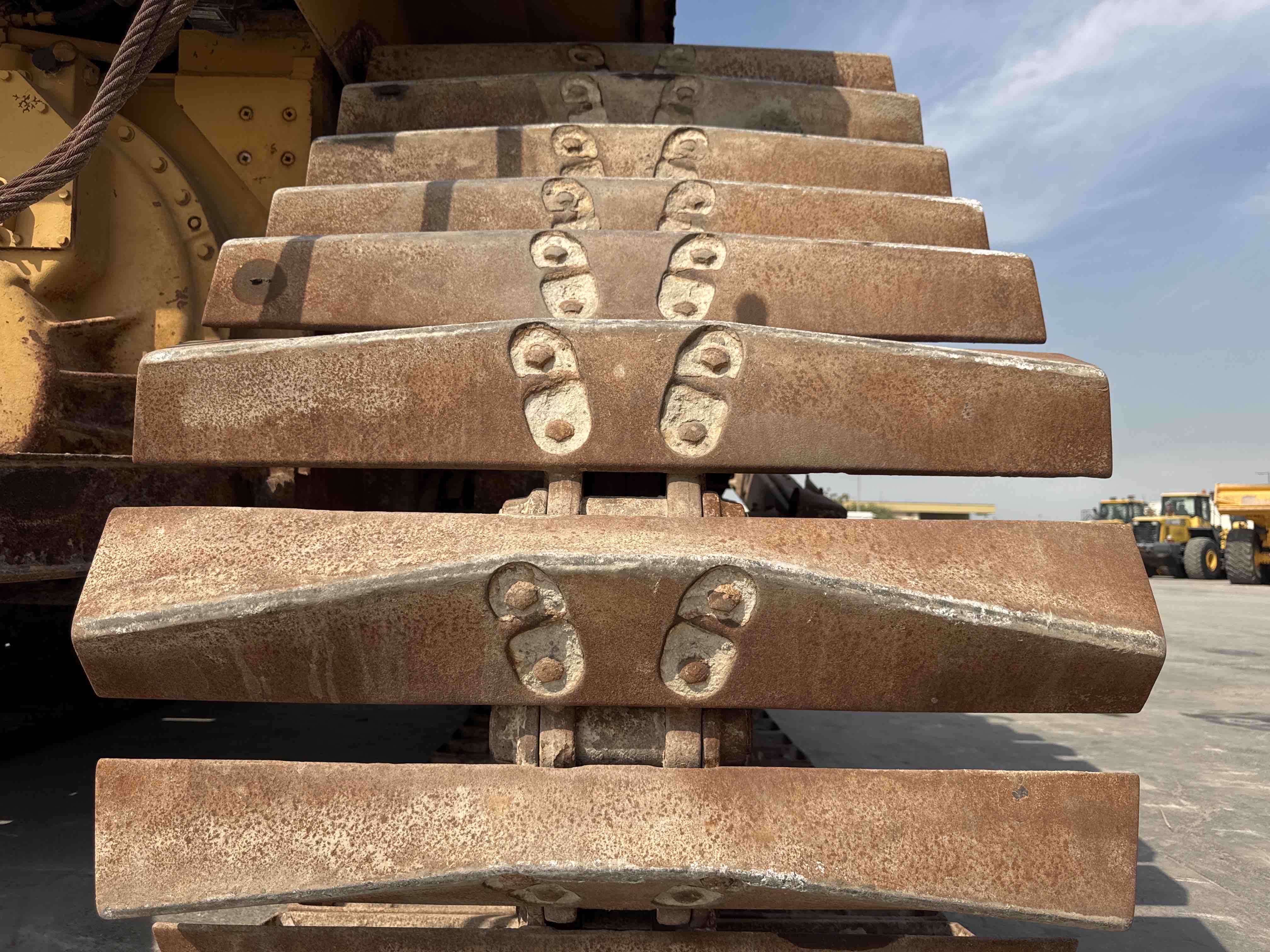 CDB-006-Cat-D6R-LGP-Crawler-dozers-inspection-Undercarriage-Right-track-shoes-2