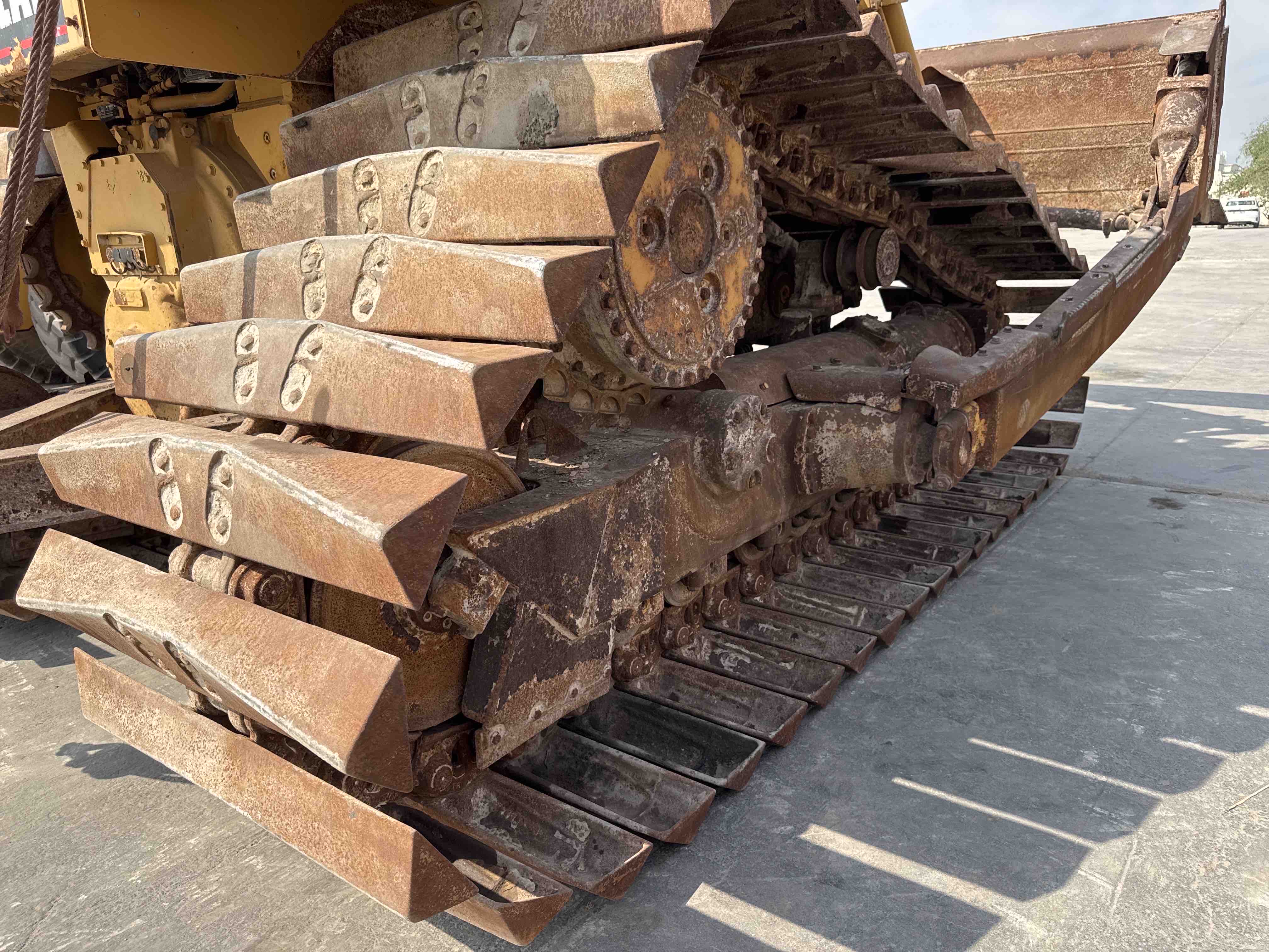 CDB-006-Cat-D6R-LGP-Crawler-dozers-inspection-Undercarriage-Right-track-shoes-2