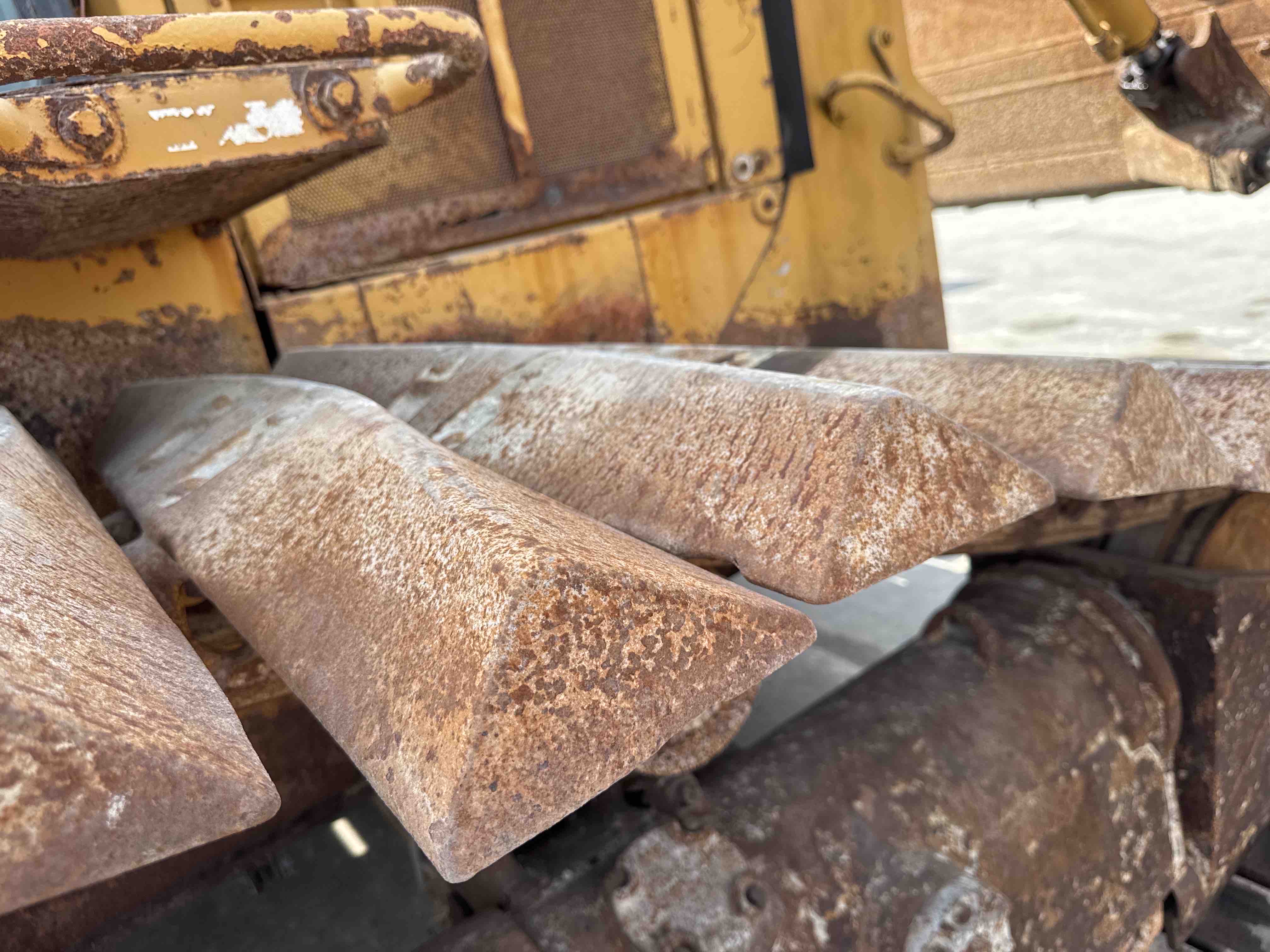 CDB-006-Cat-D6R-LGP-Crawler-dozers-inspection-Undercarriage-Right-track-shoes-2