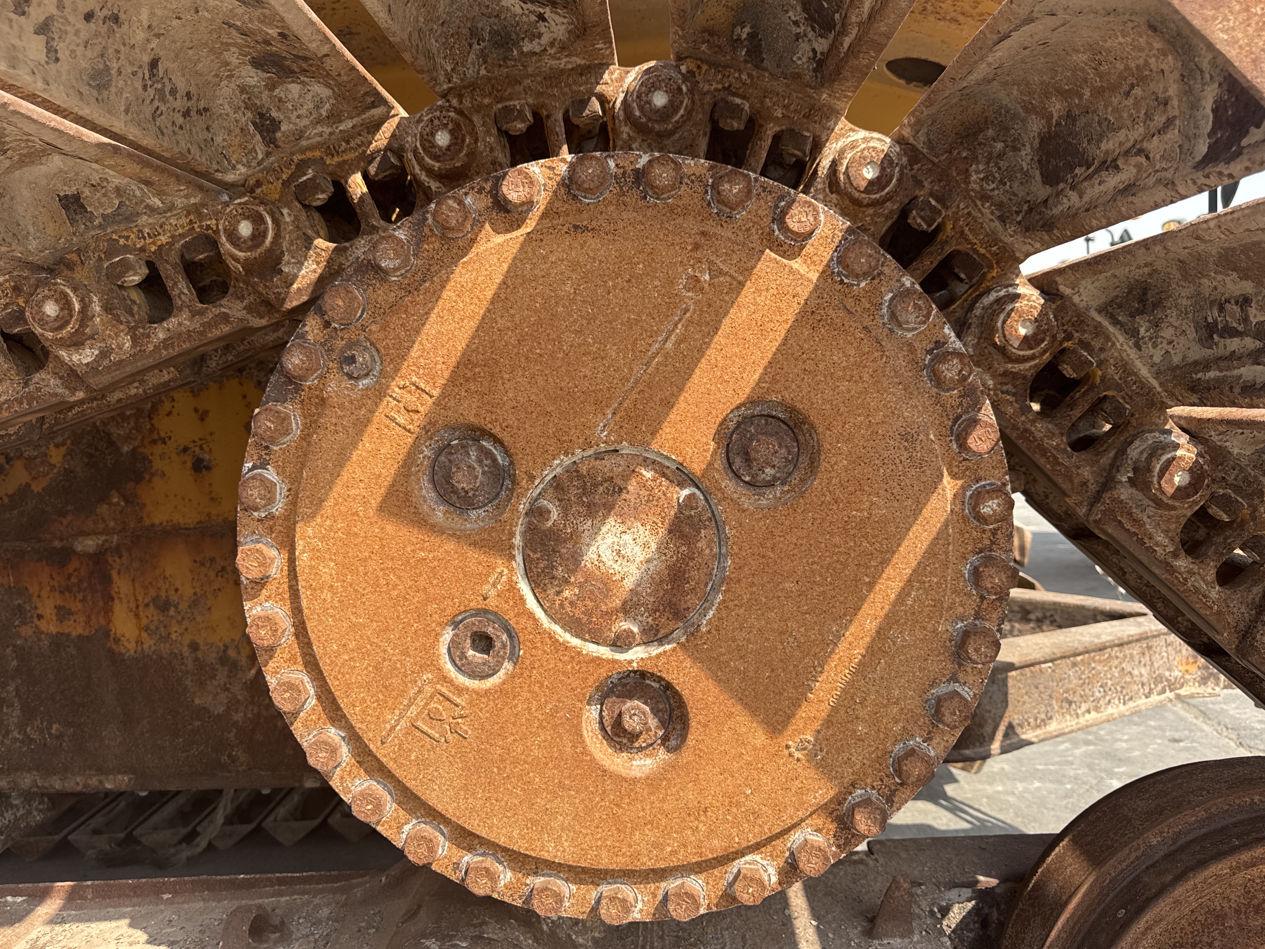 CDB-006-Cat-D6R-LGP-Crawler-dozers-inspection-Undercarriage-Final-drive-2